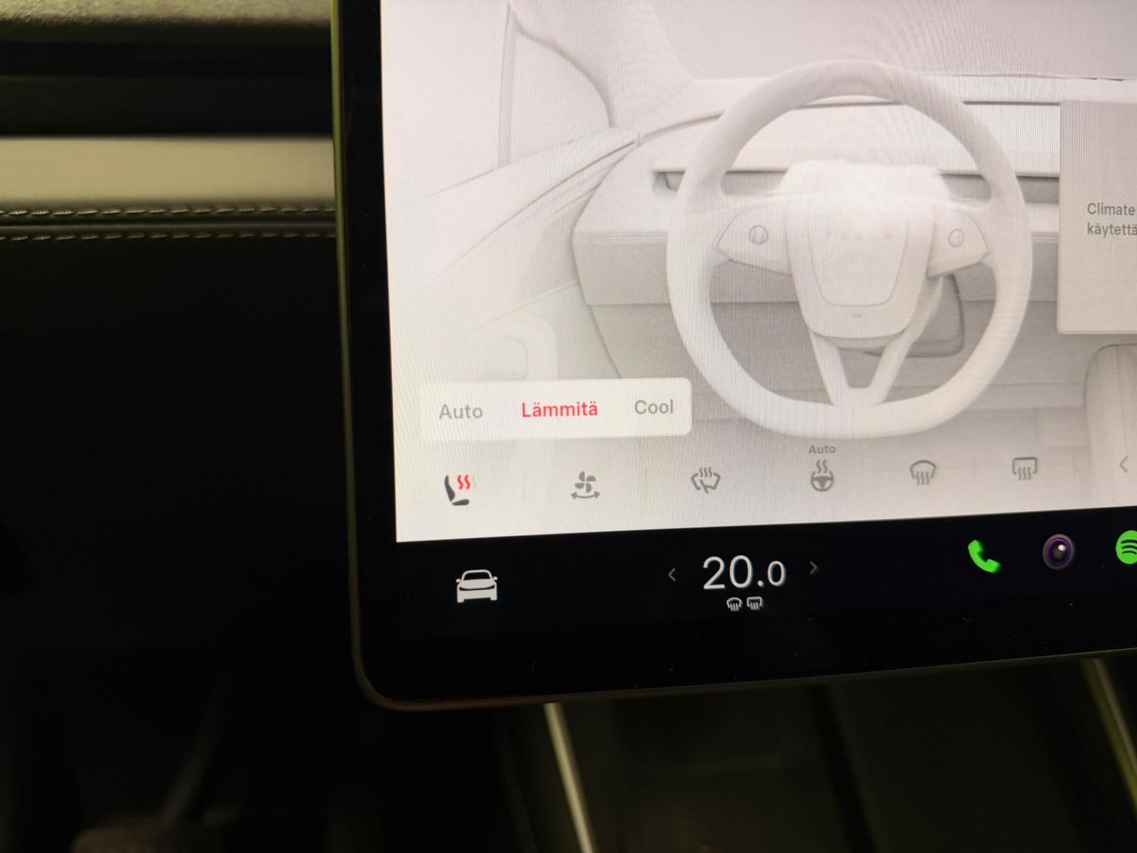 Tesla Model Y 2025