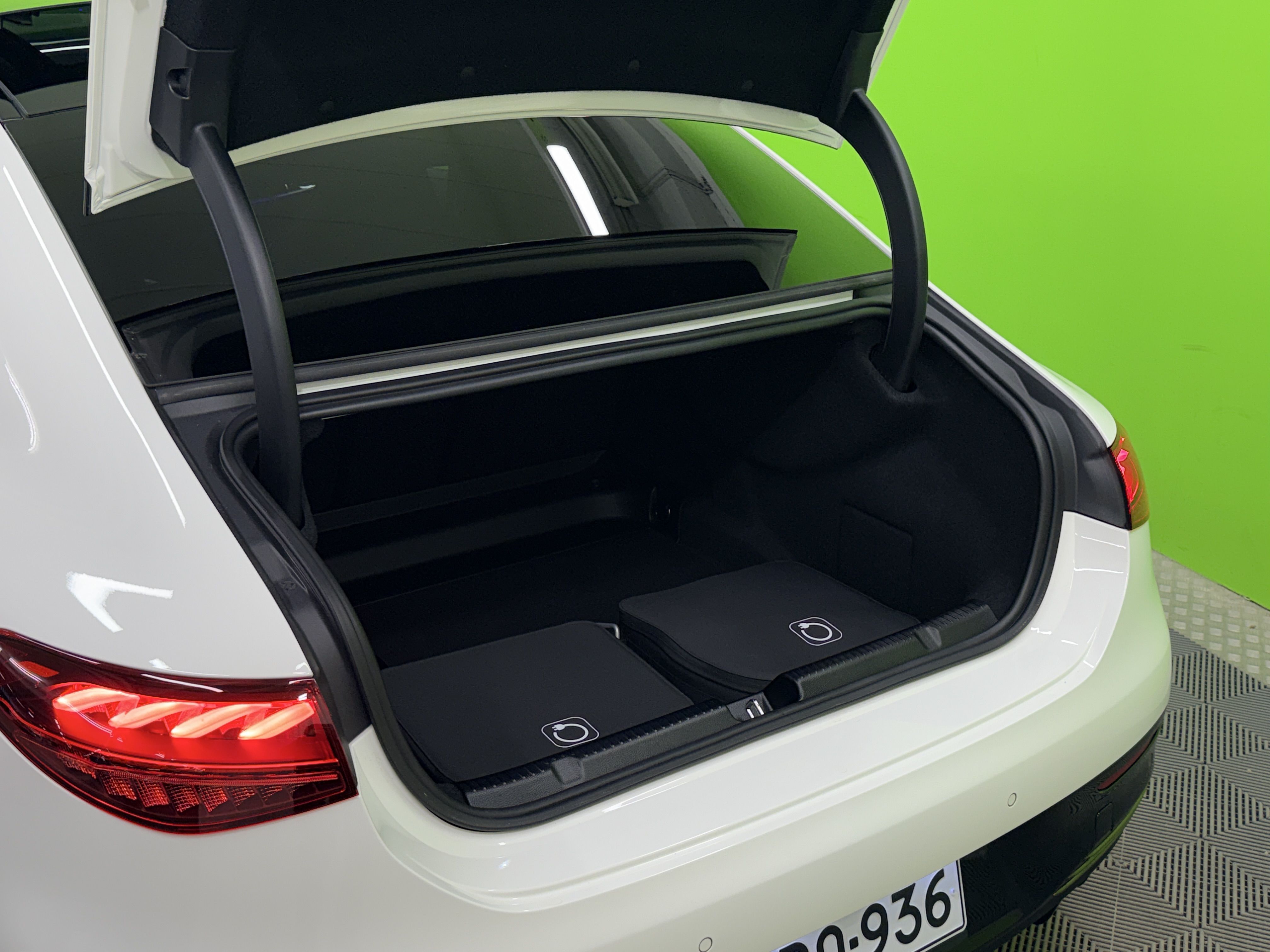 Mercedes-Benz EQE 2024