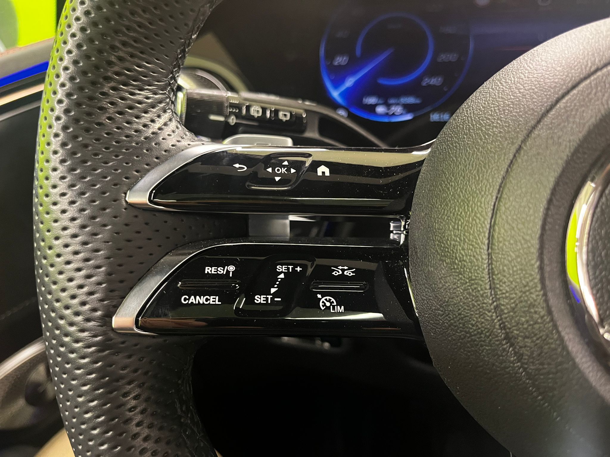 Mercedes-Benz EQE SUV 2024