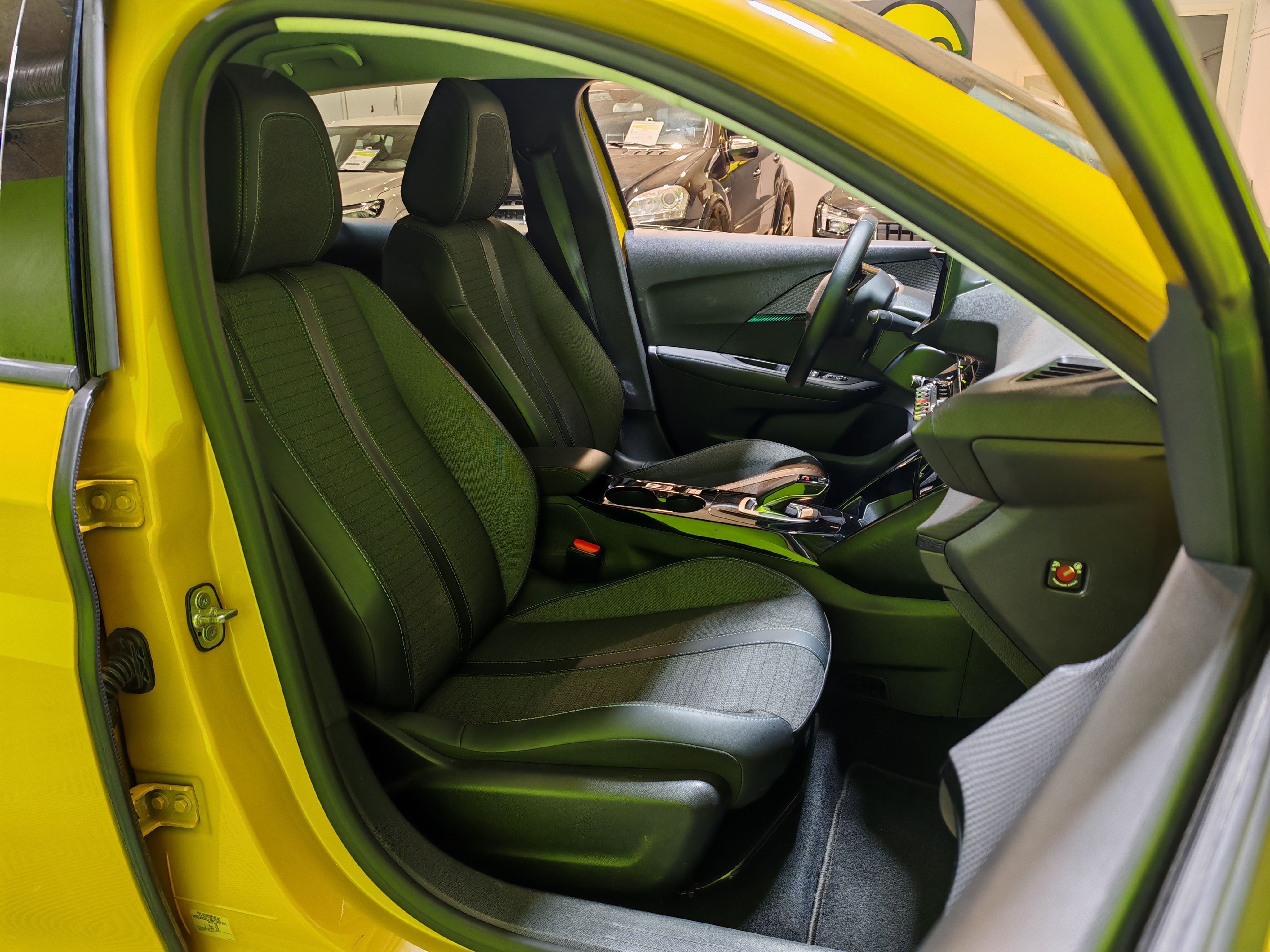 Peugeot e-208 2021