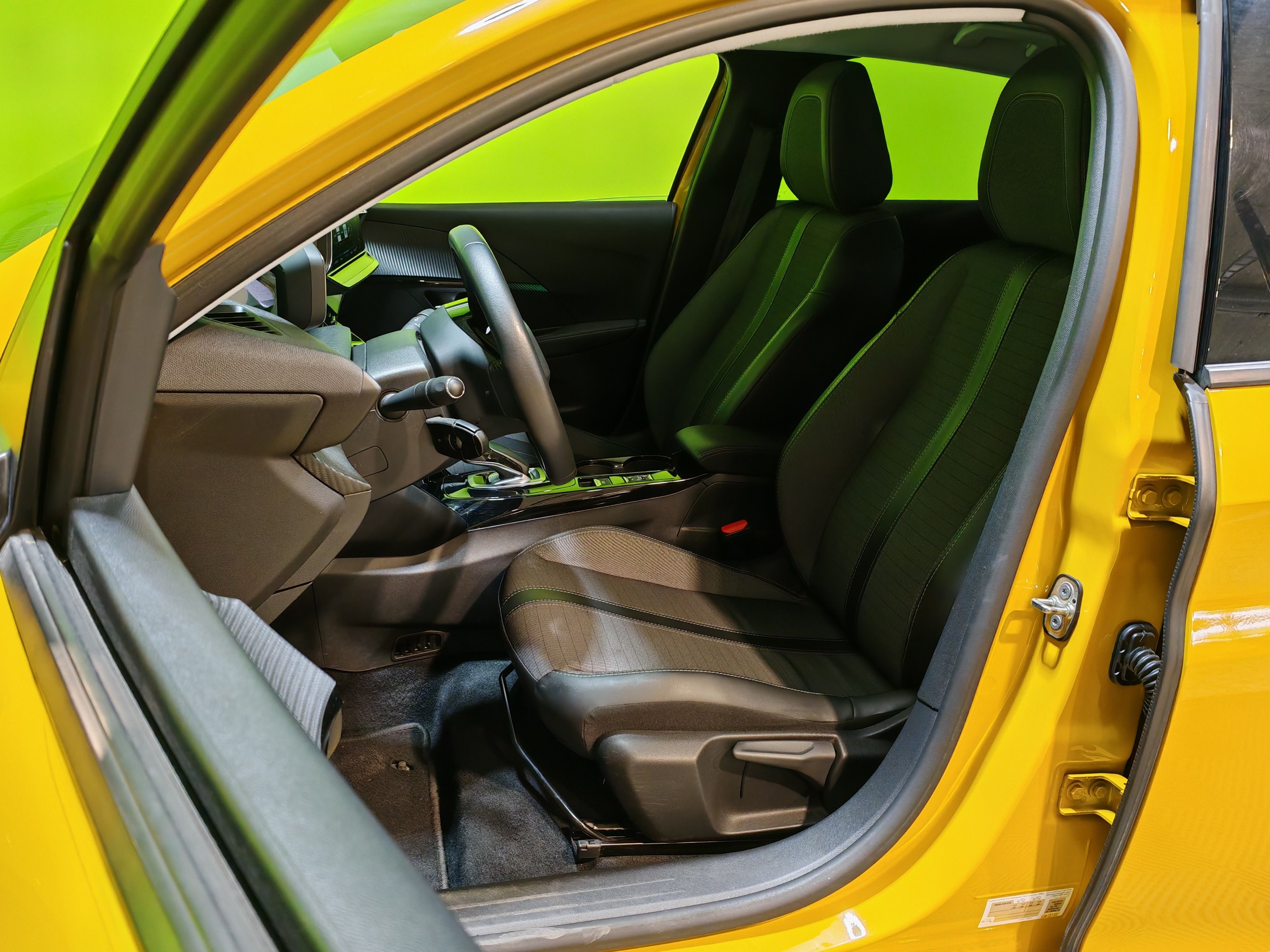 Peugeot e-208 2021