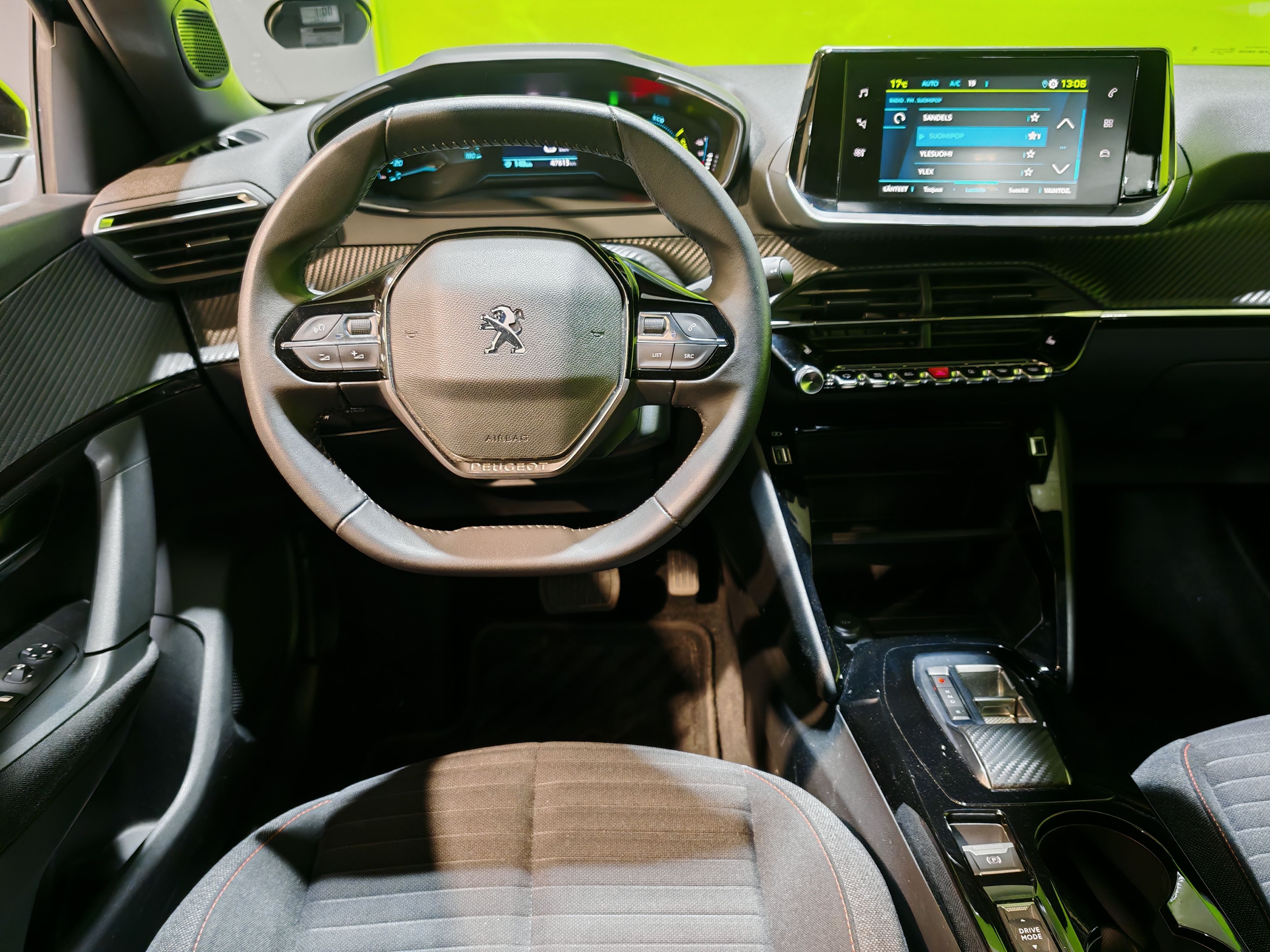 Peugeot e-2008 2023