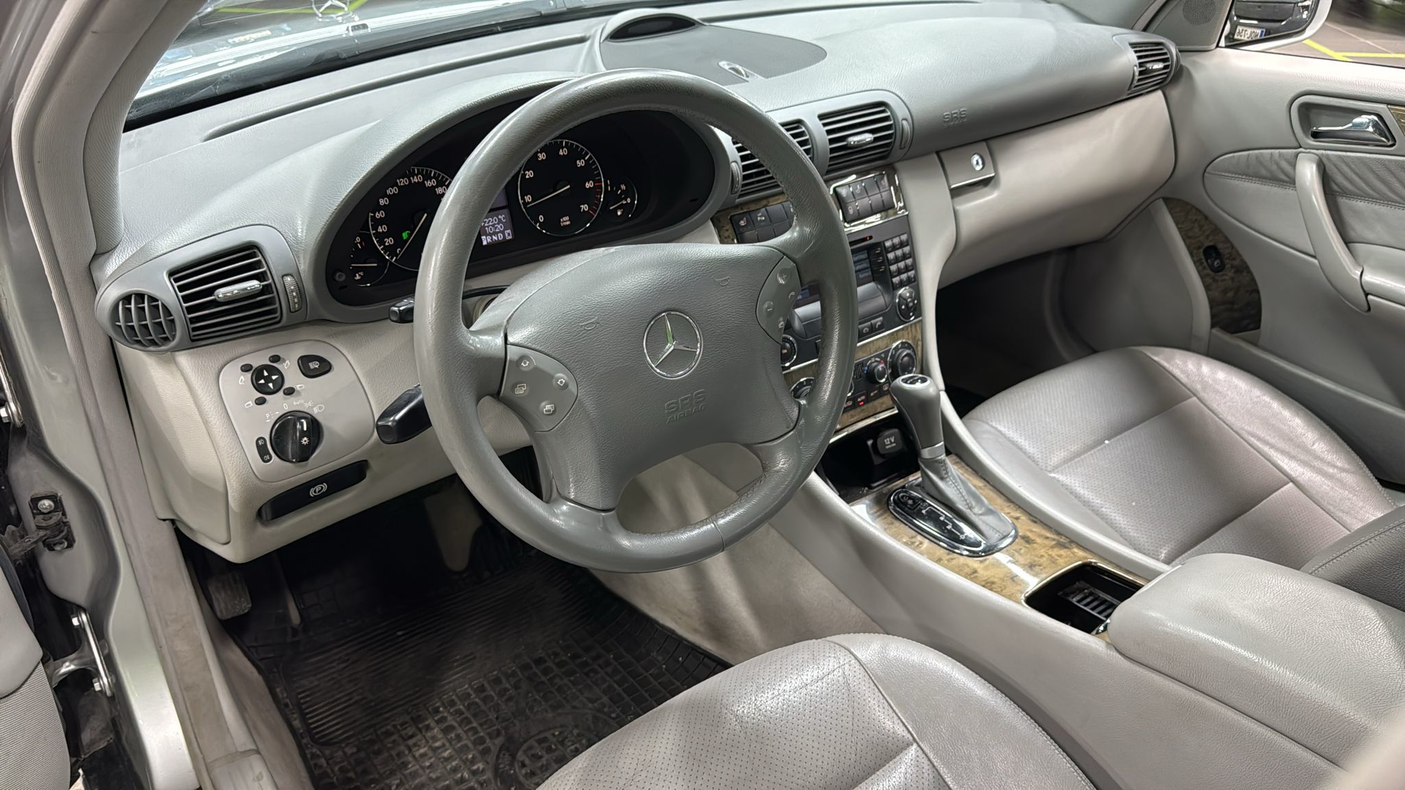 Mercedes-Benz C 2004