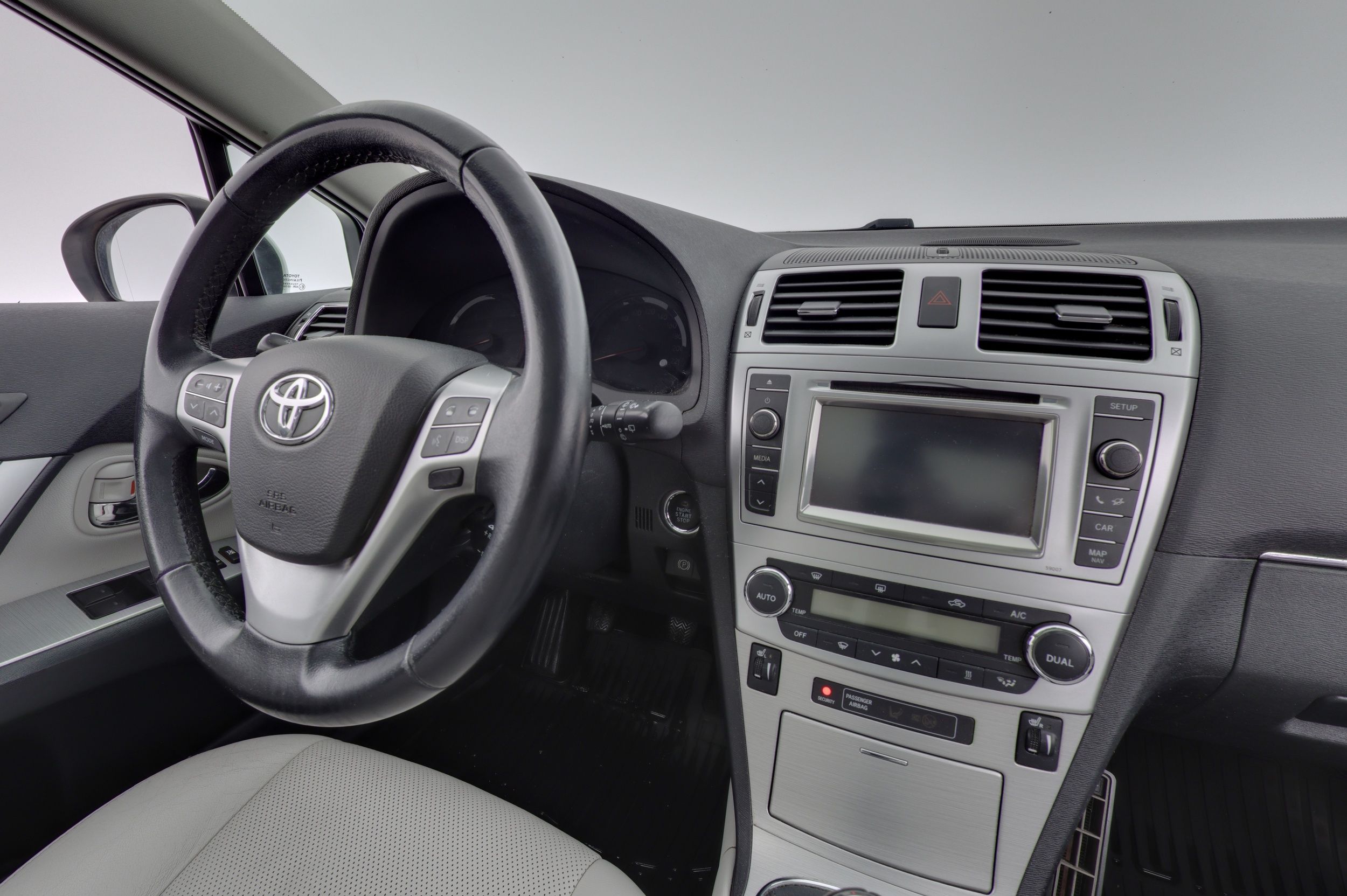 Toyota Avensis 2013