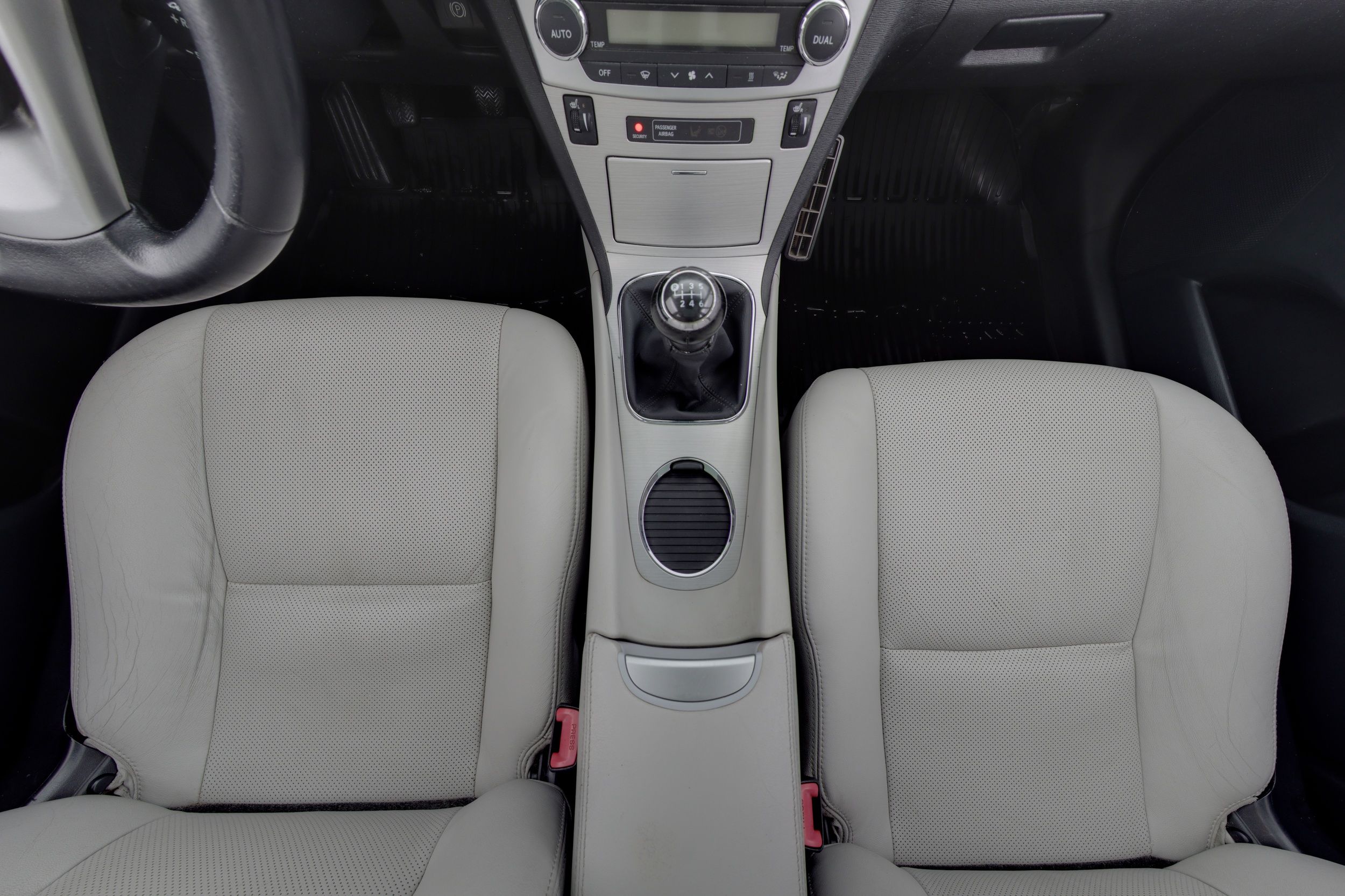 Toyota Avensis 2013