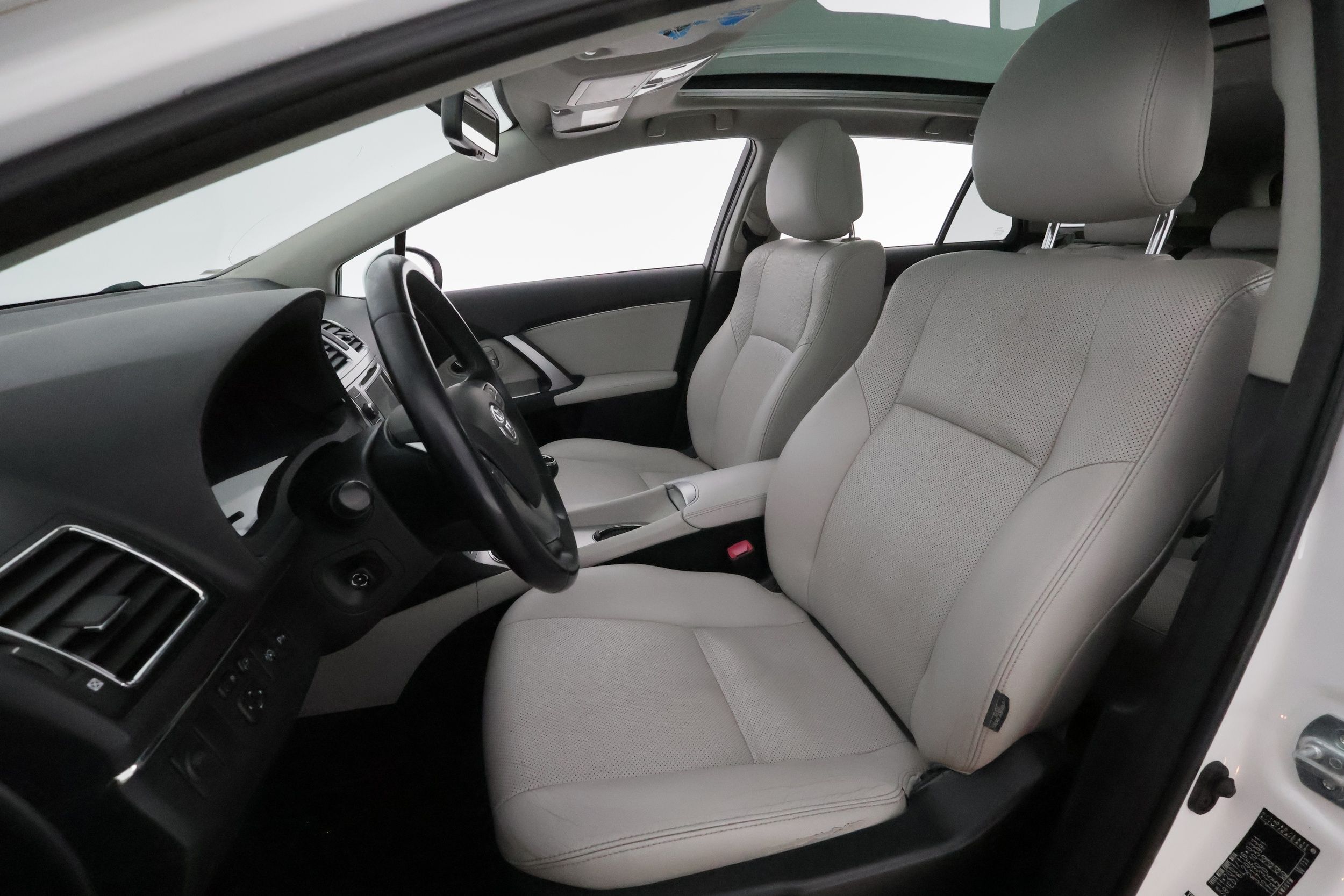 Toyota Avensis 2013