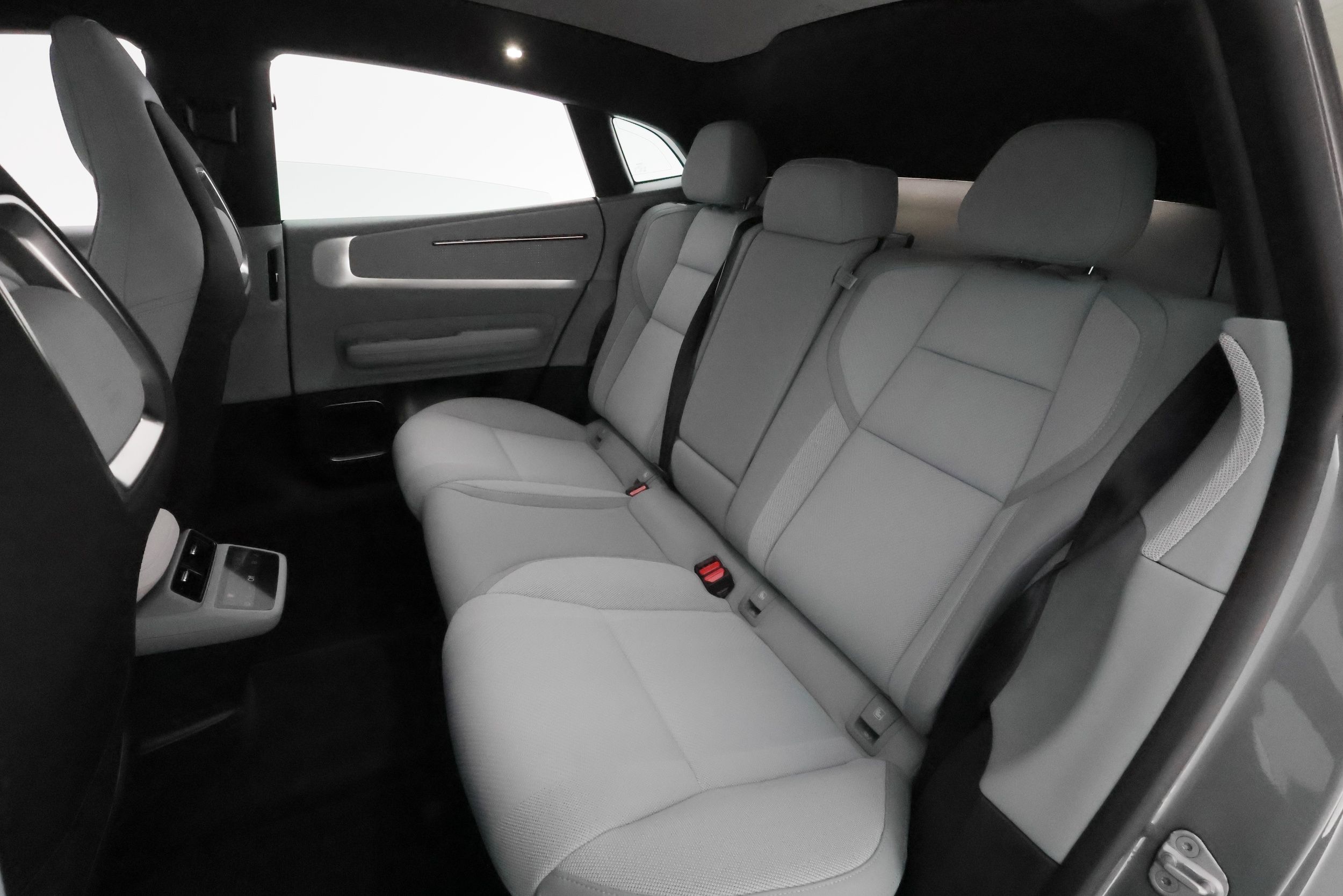 Polestar 4 2025
