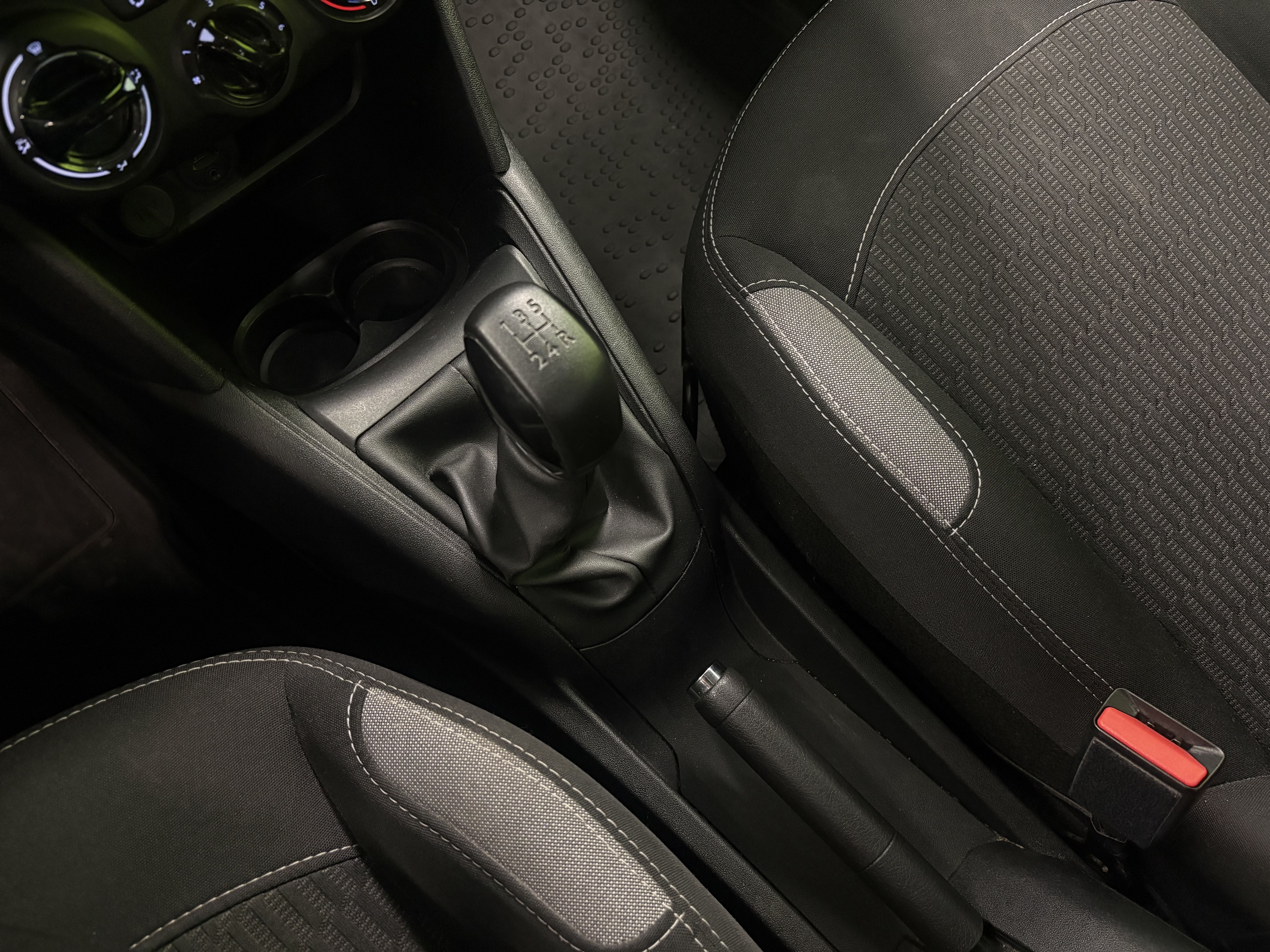Peugeot 208 2016