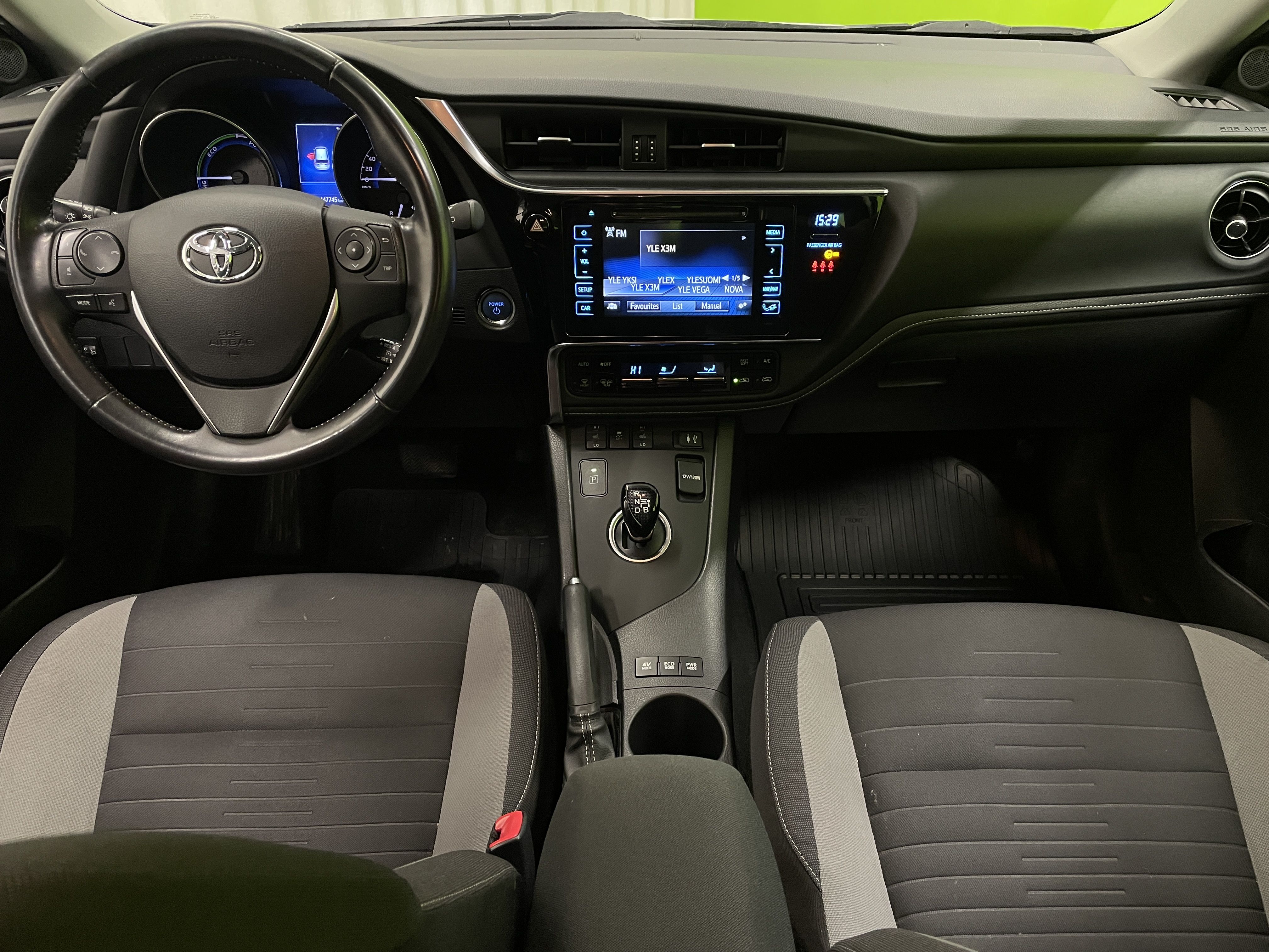Toyota Auris 2015