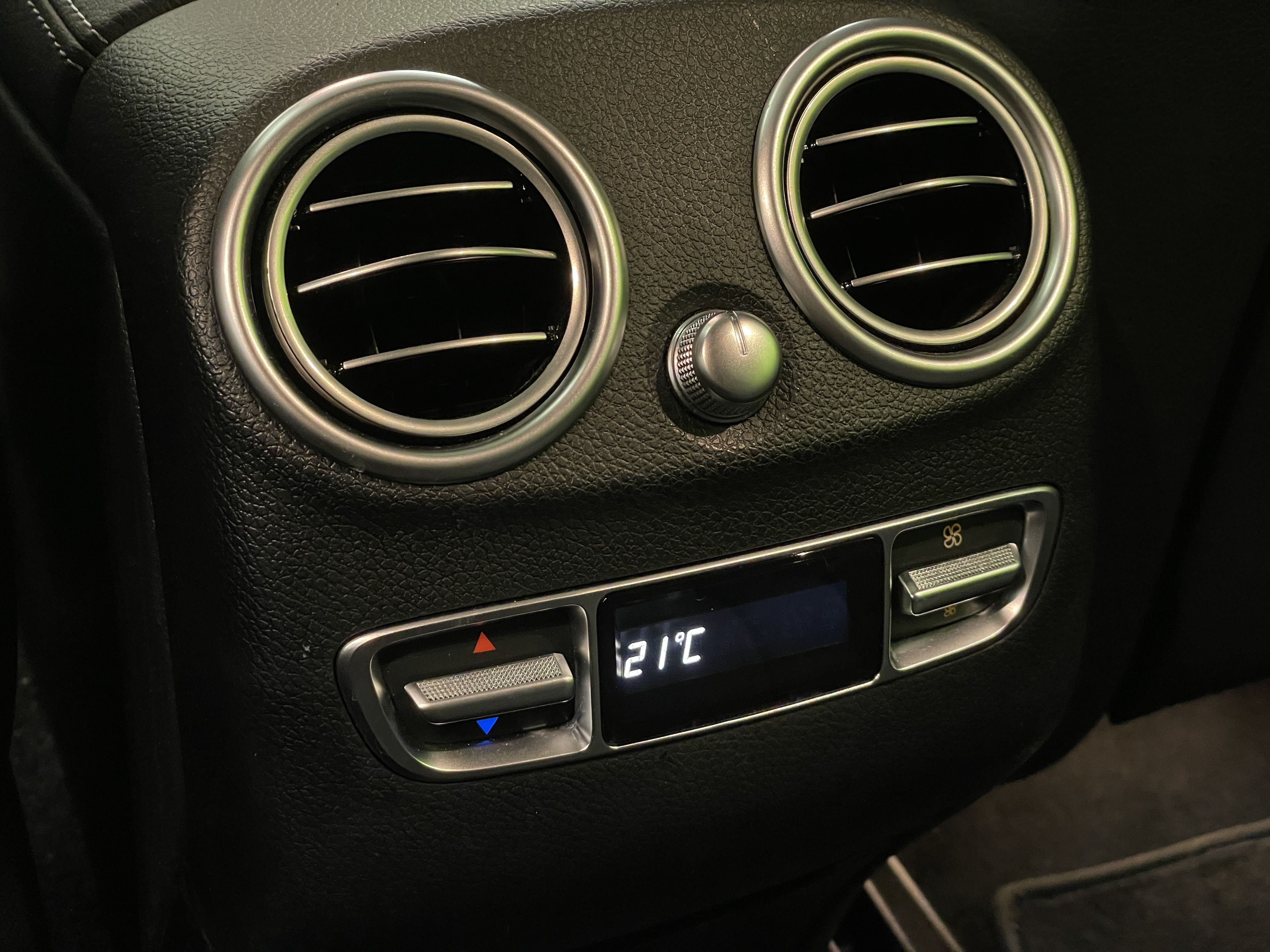 Mercedes-Benz EQC 2021