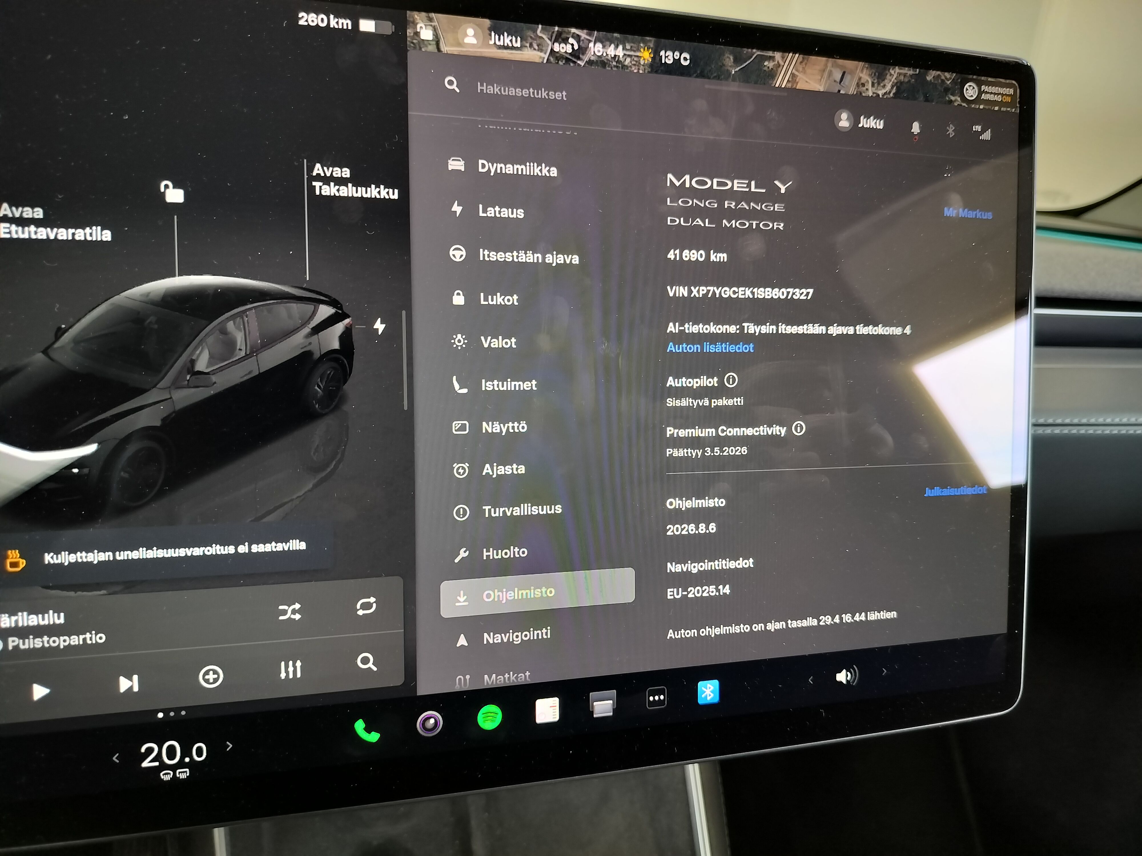 Tesla Model Y 2025