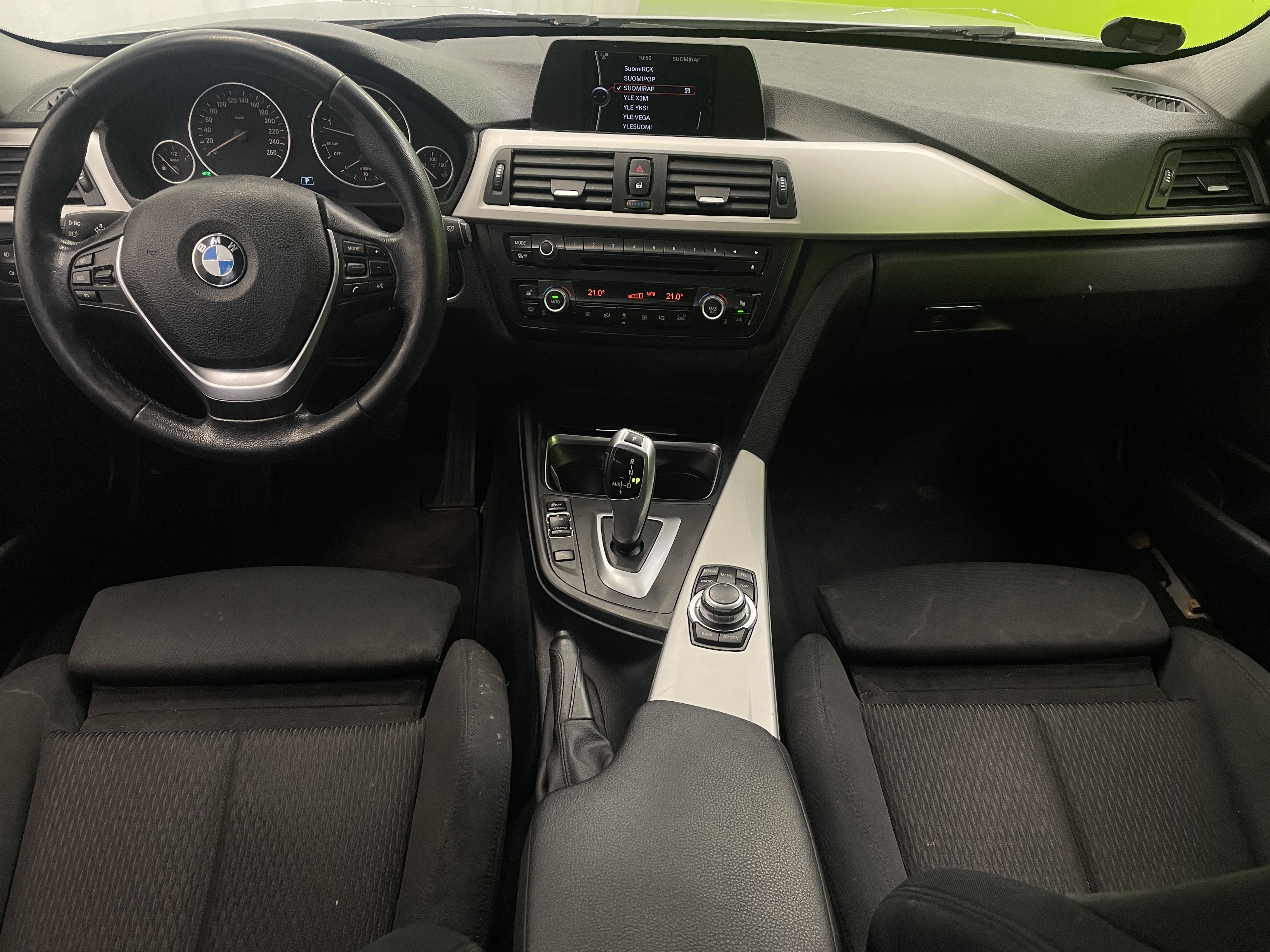 BMW 330 2013