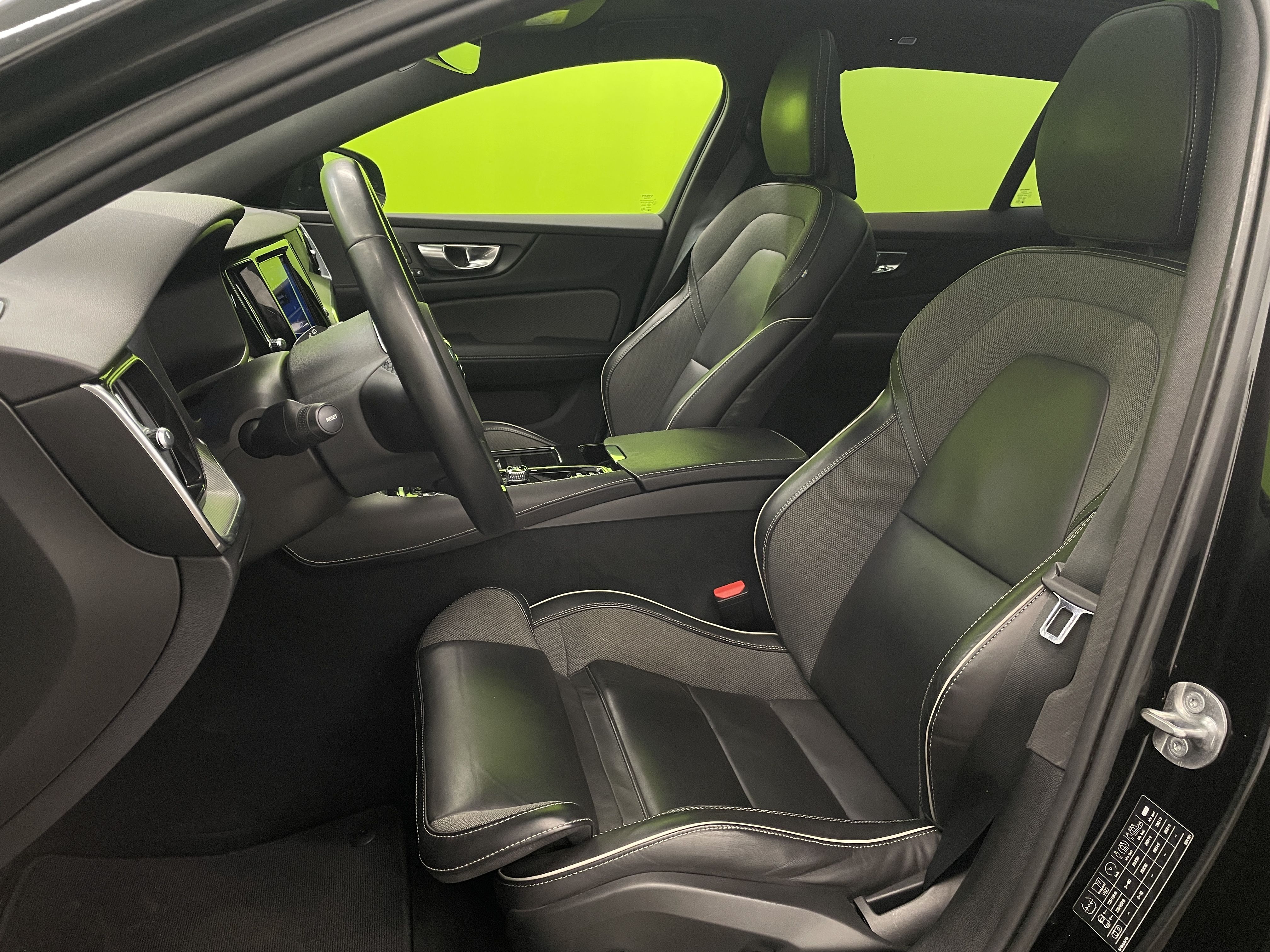 Volvo V60 2023