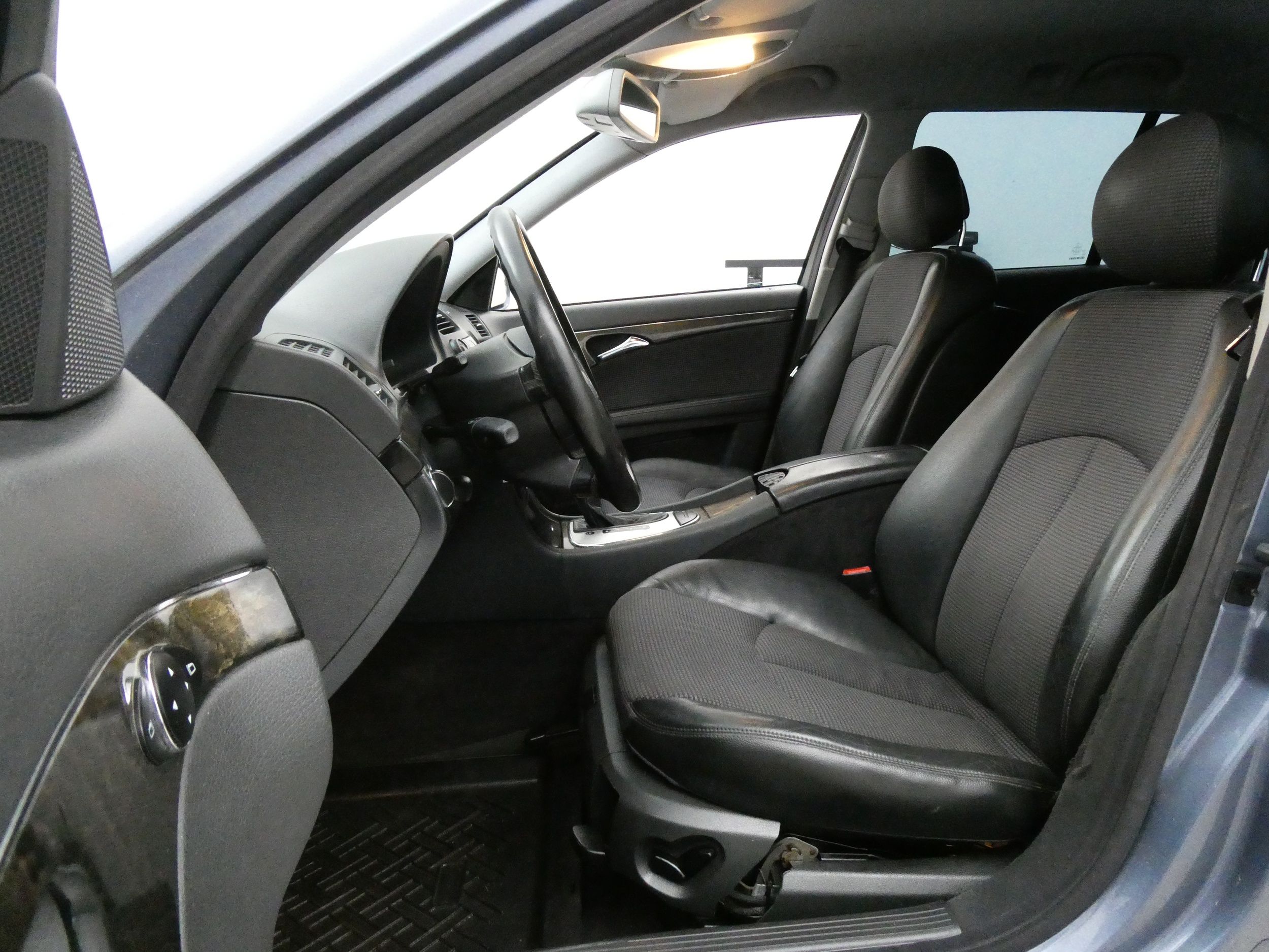 Mercedes-Benz E 2004