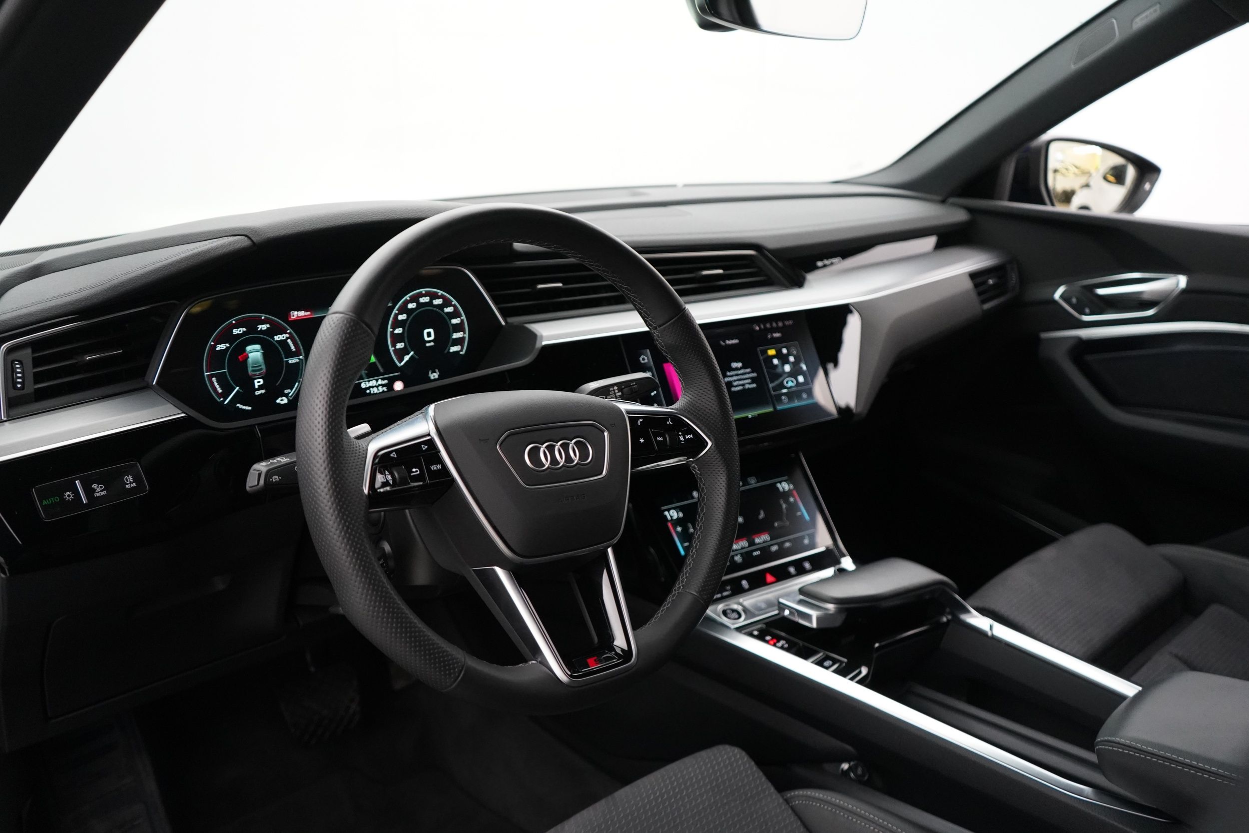 Audi e-tron 2023