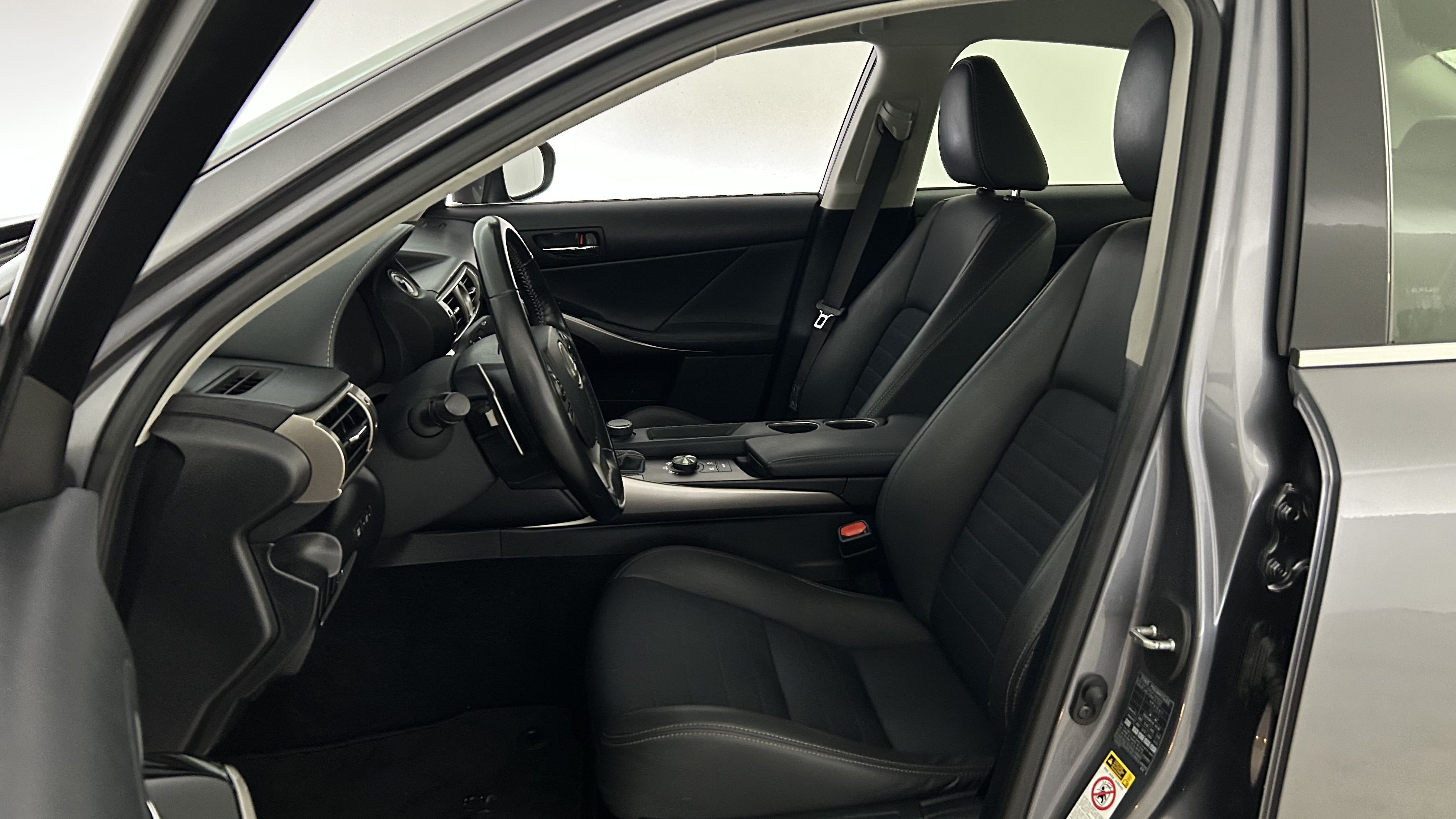 Lexus IS 2016