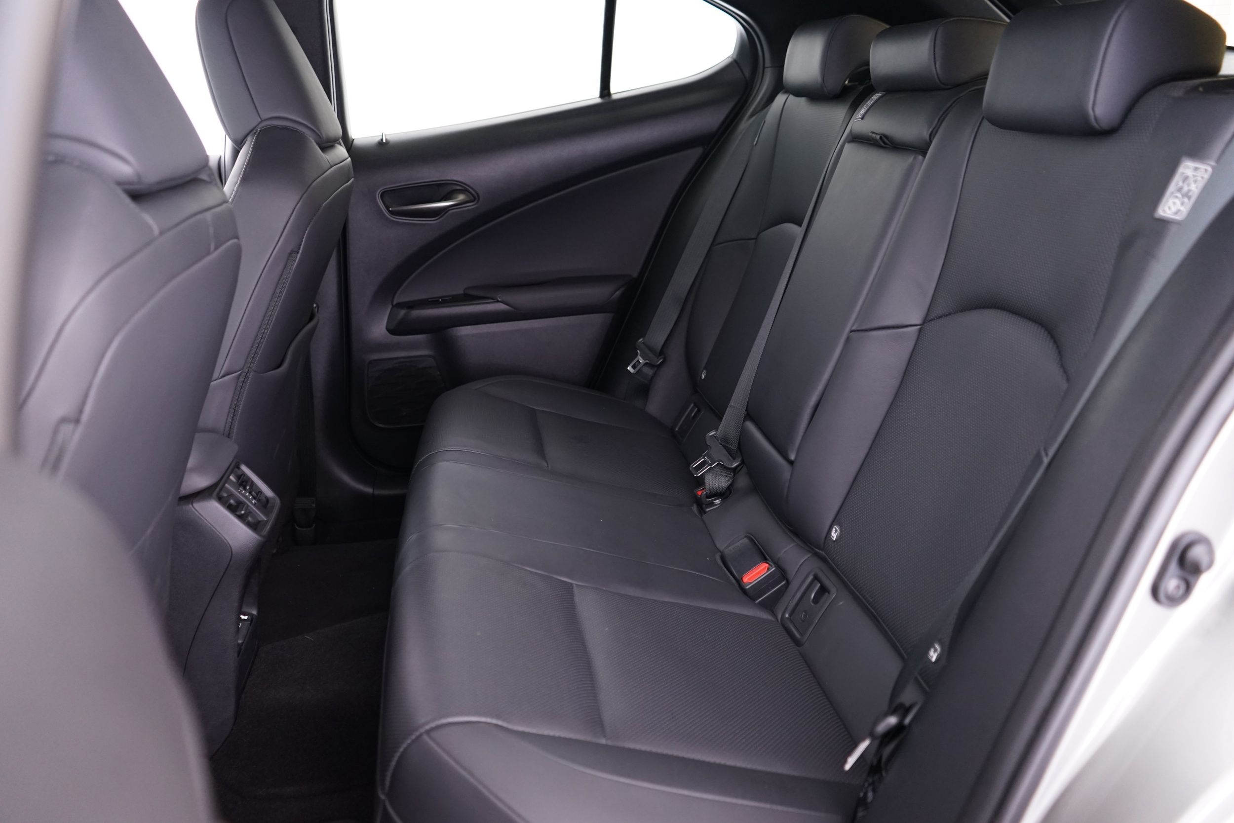 Lexus UX 2023