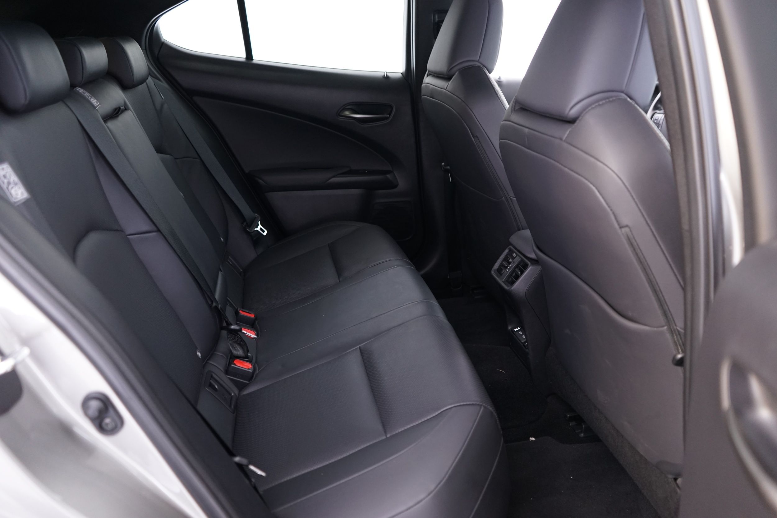 Lexus UX 2023