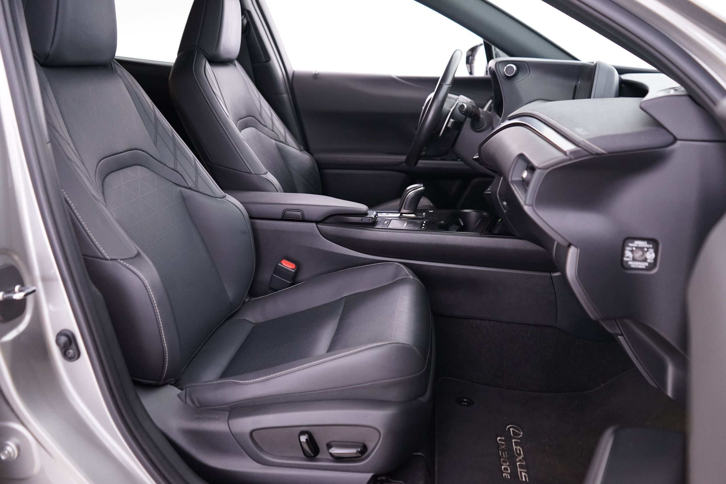 Lexus UX 2023
