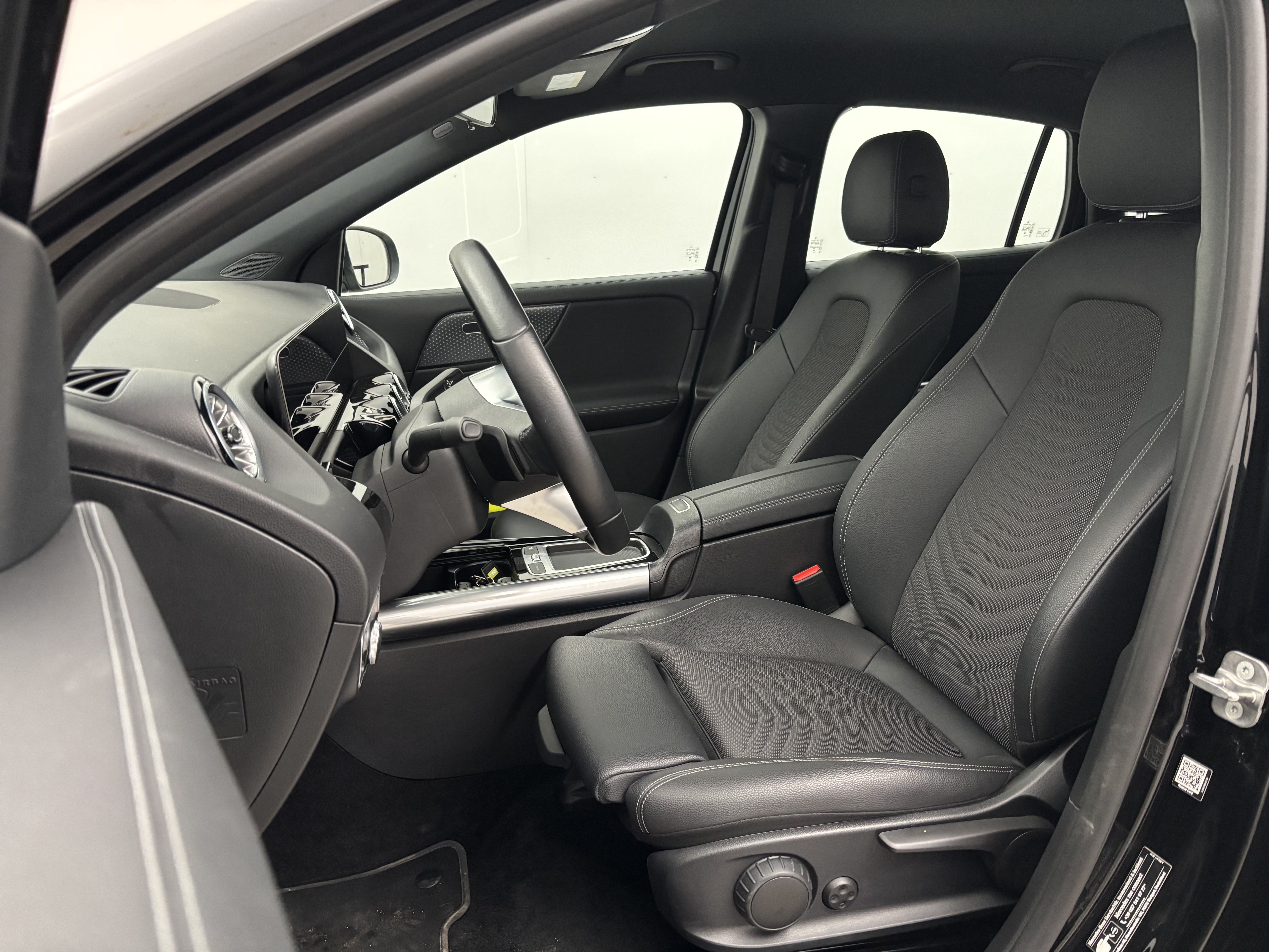 Mercedes-Benz EQA 2024