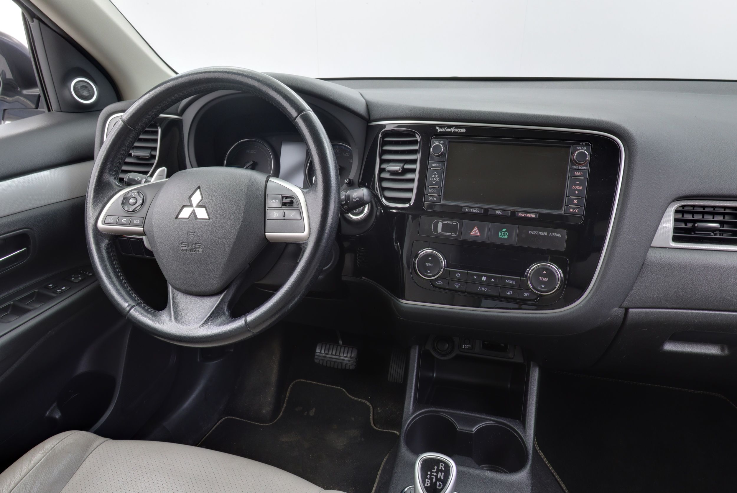 Mitsubishi Outlander PHEV 2014