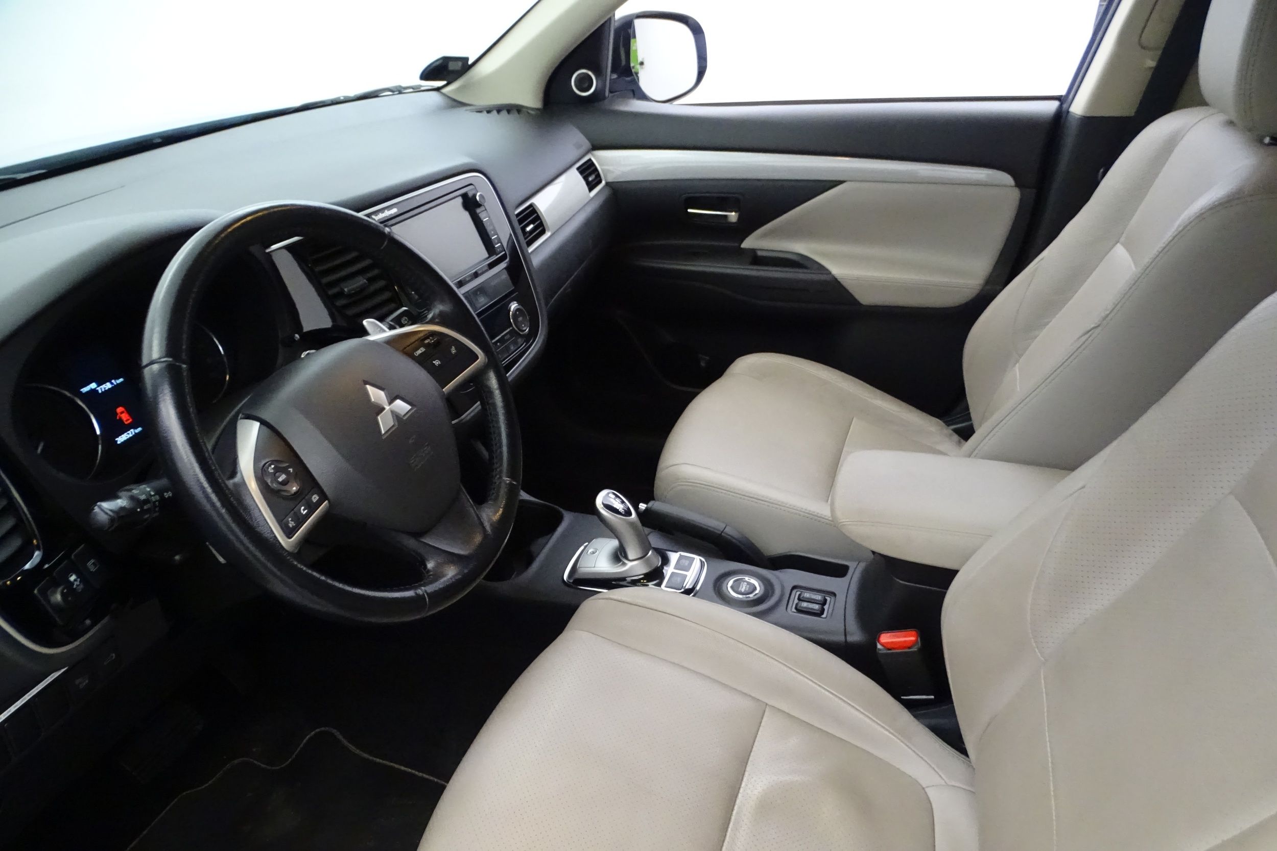 Mitsubishi Outlander PHEV 2014