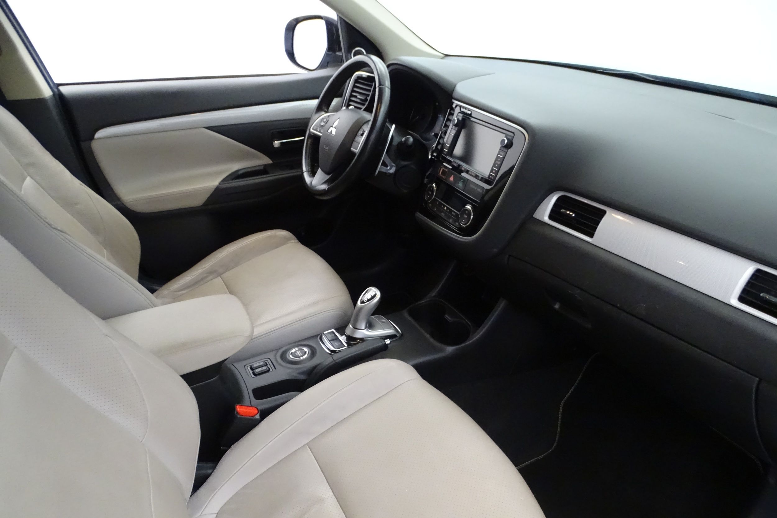 Mitsubishi Outlander PHEV 2014