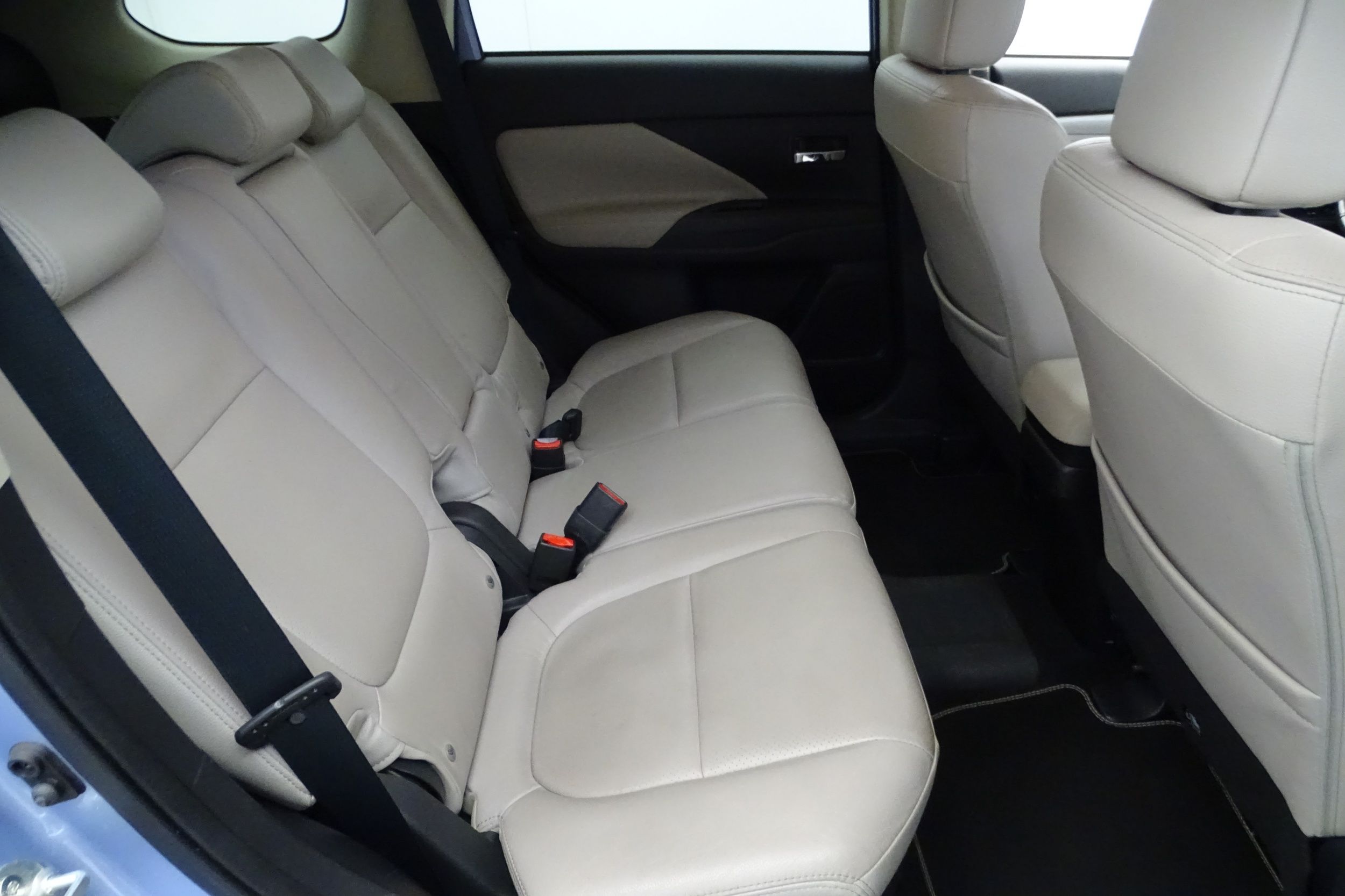 Mitsubishi Outlander PHEV 2014