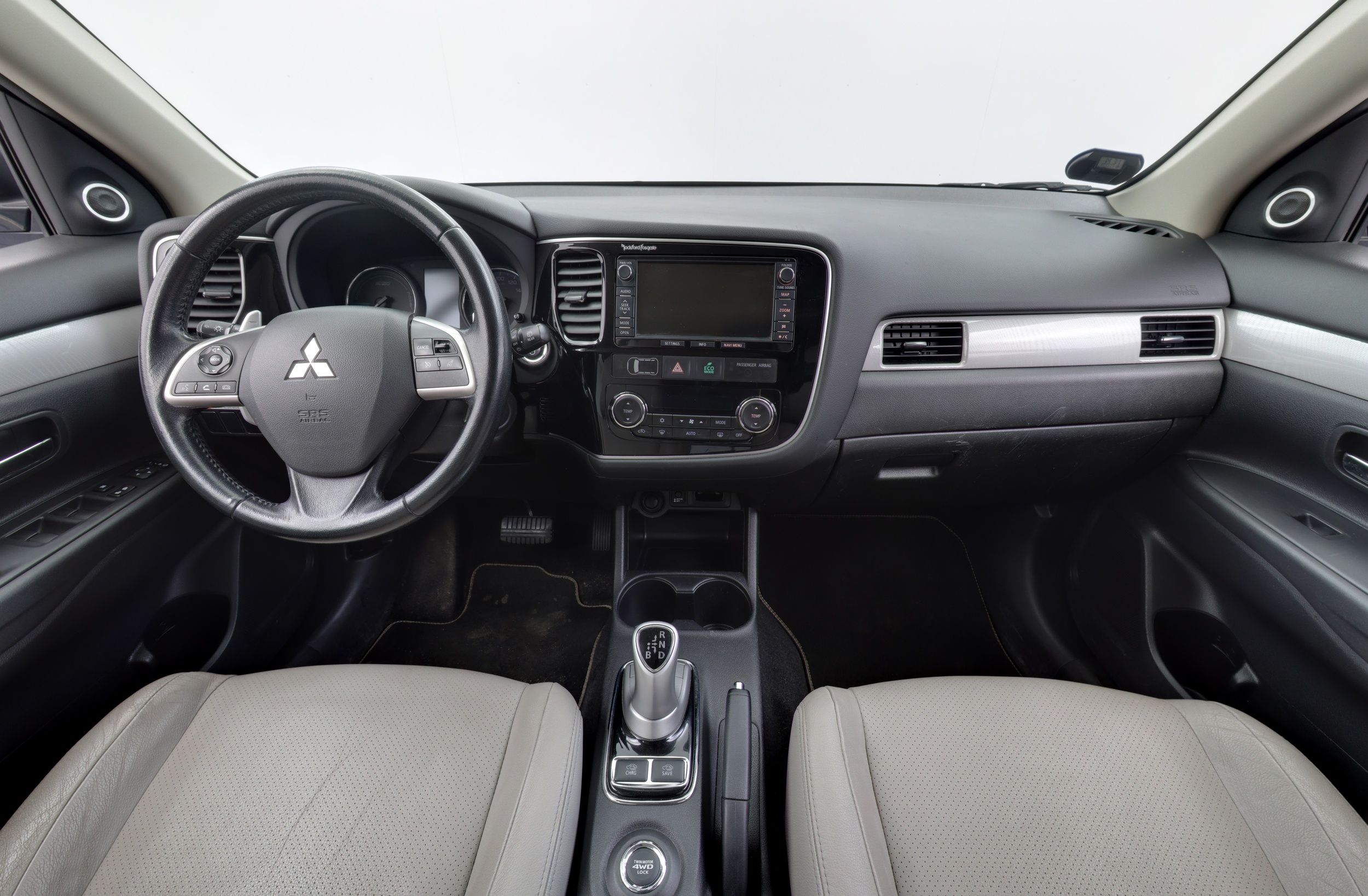 Mitsubishi Outlander PHEV 2014
