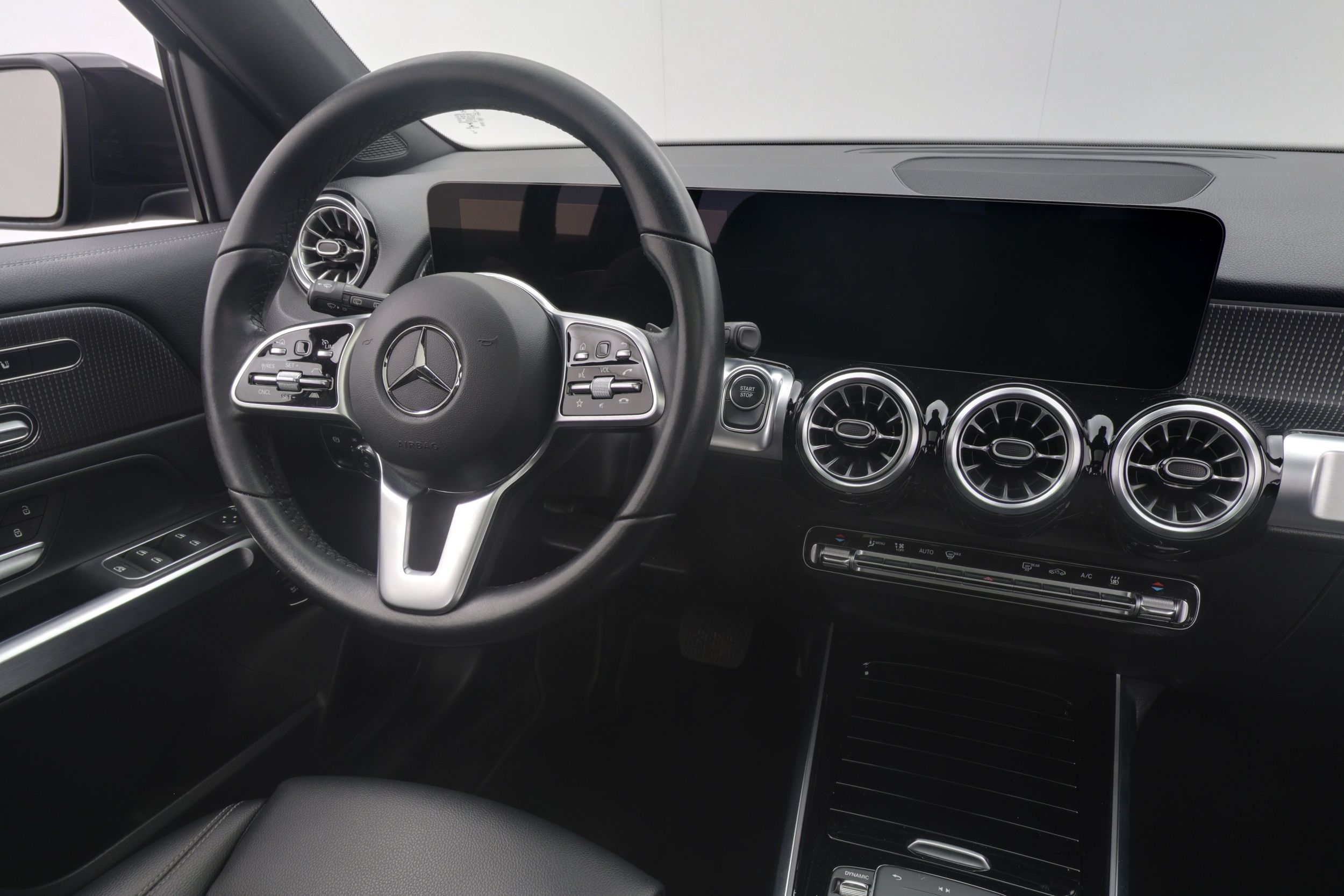 Mercedes-Benz EQB 300 2023