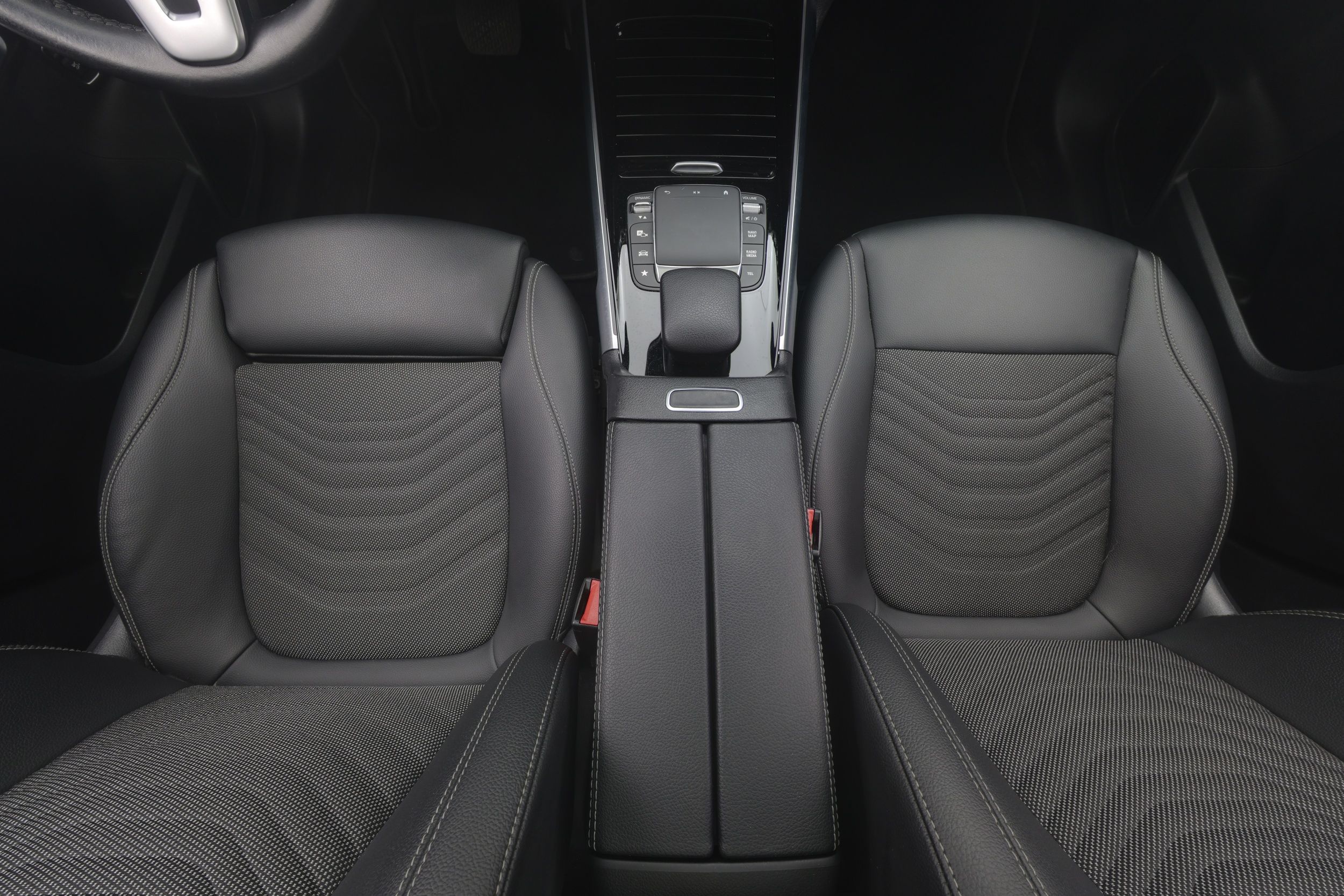 Mercedes-Benz EQB 300 2023