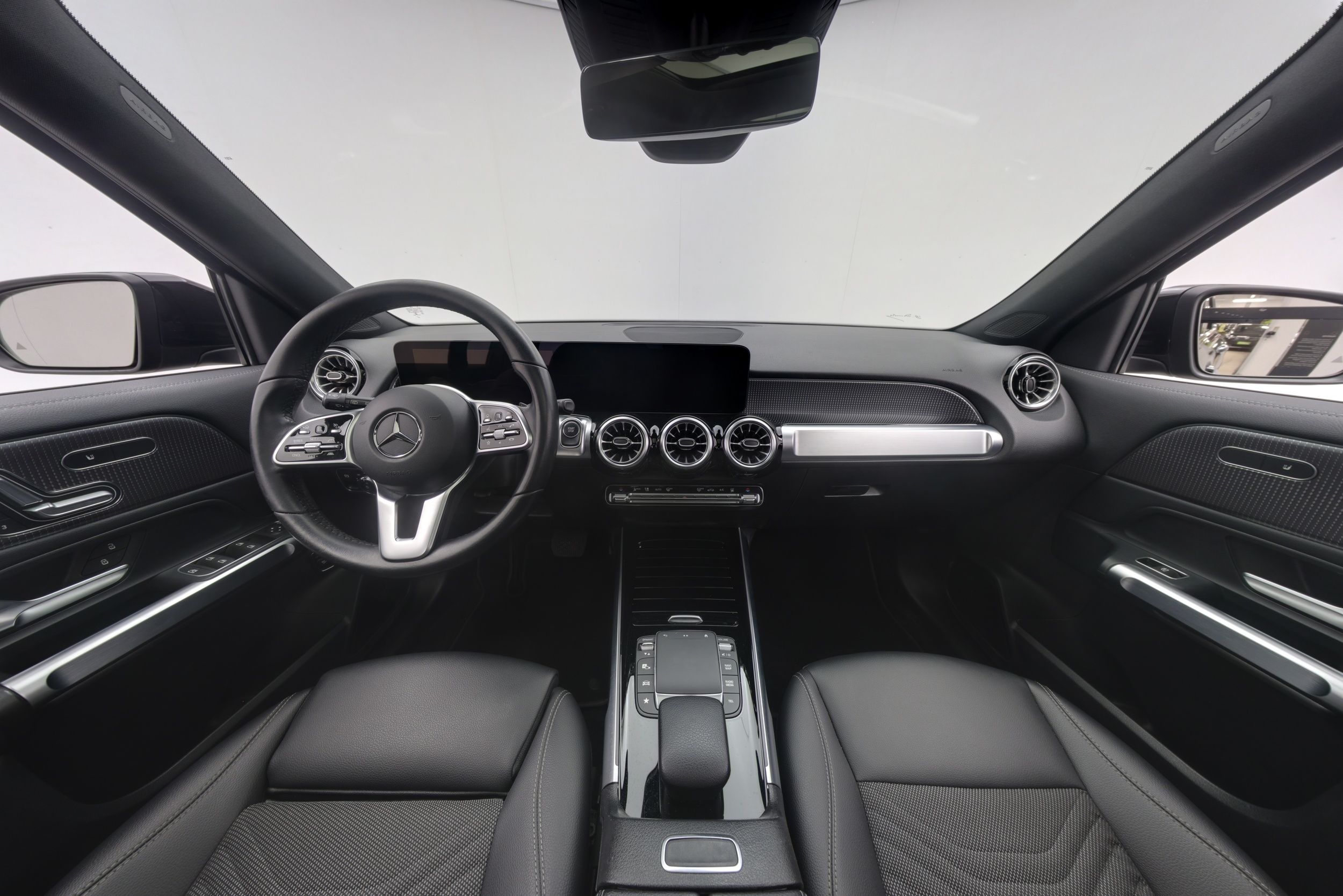 Mercedes-Benz EQB 300 2023