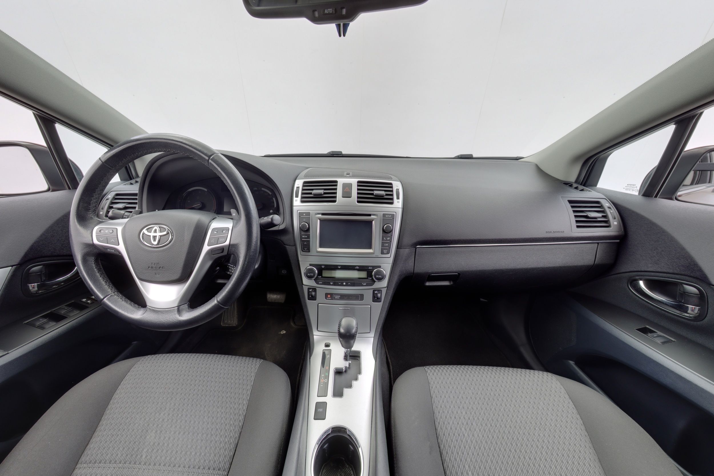 Toyota Avensis 2012