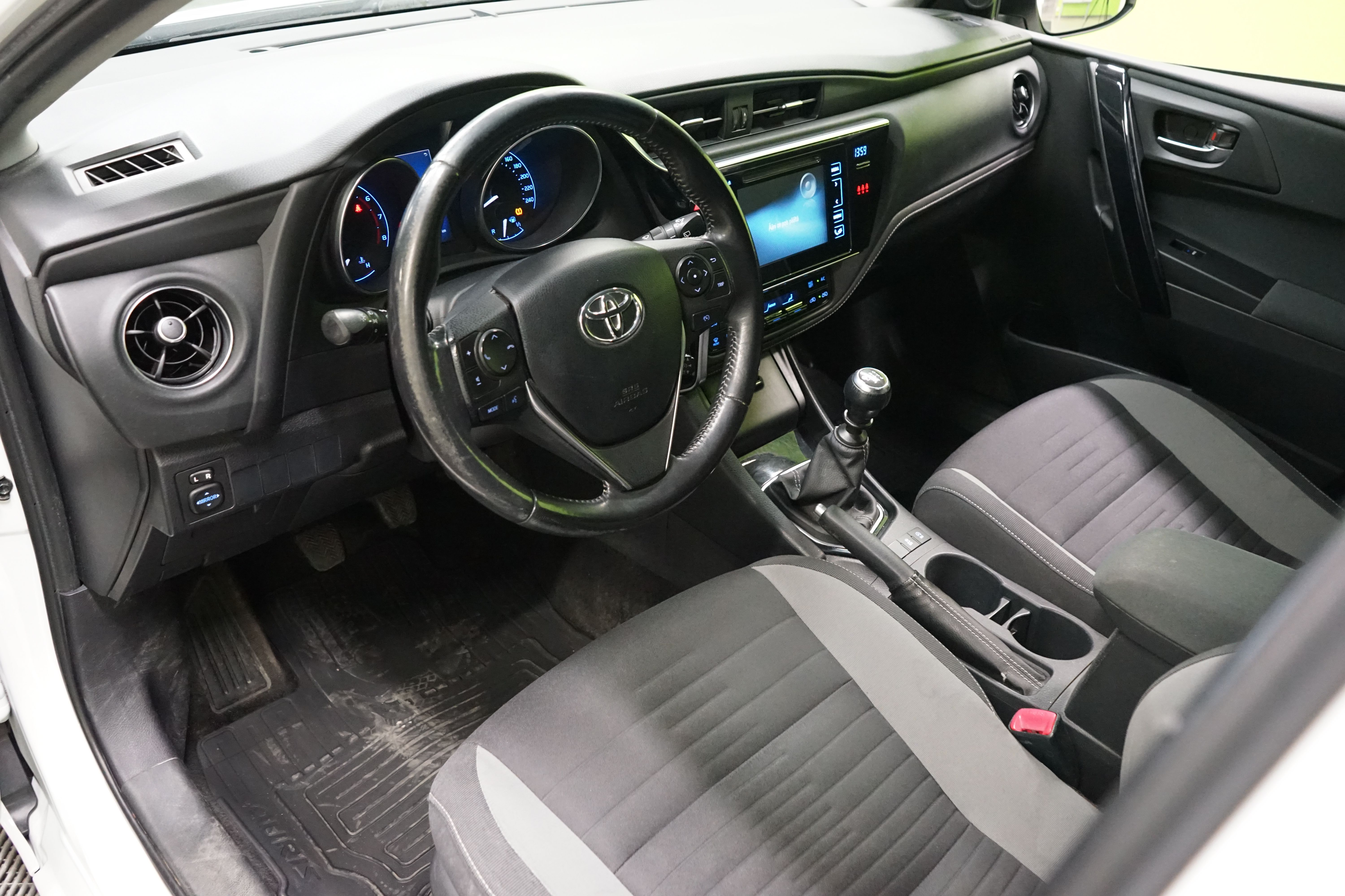Toyota Auris 2016