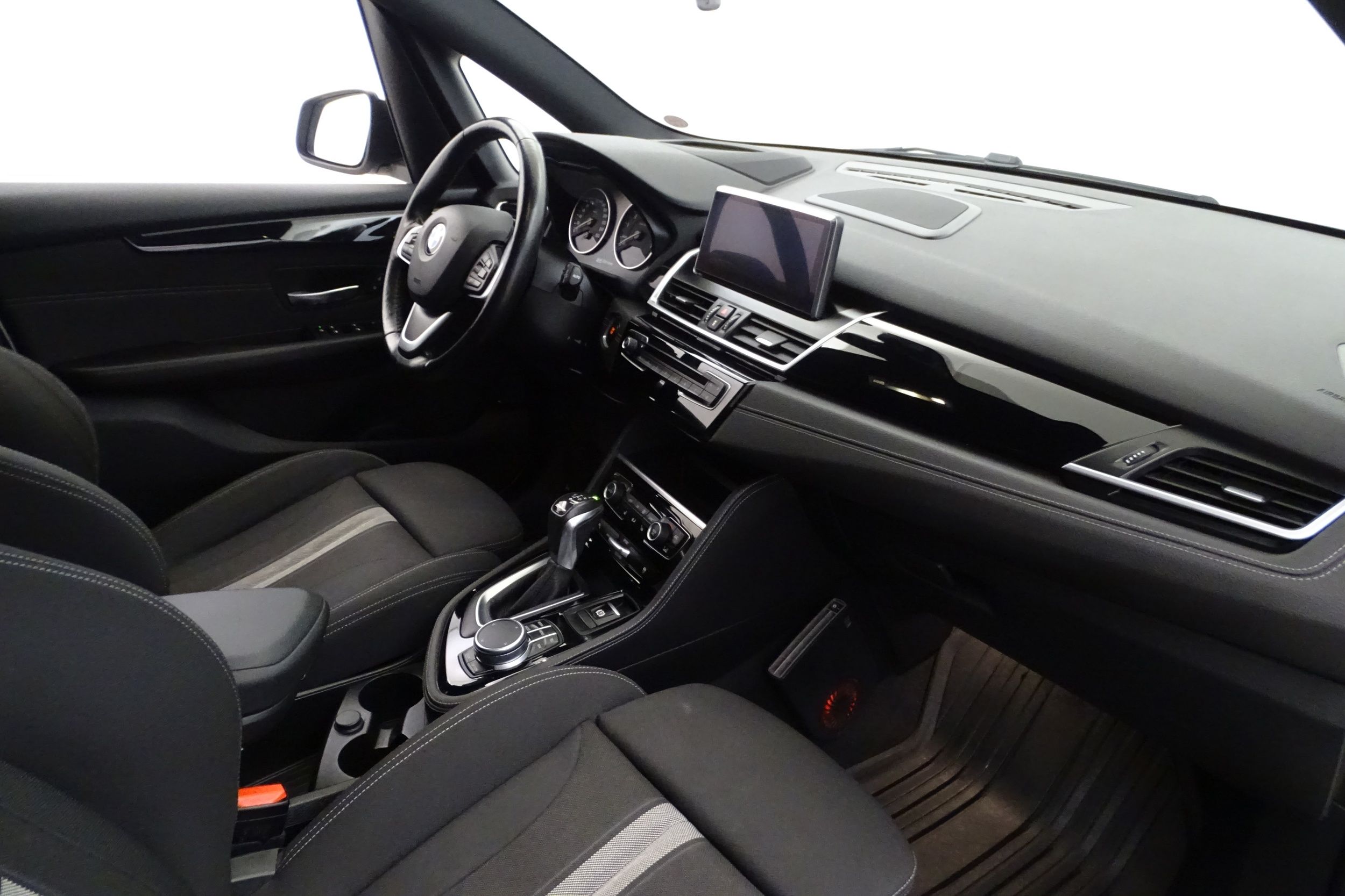 BMW 225 2018
