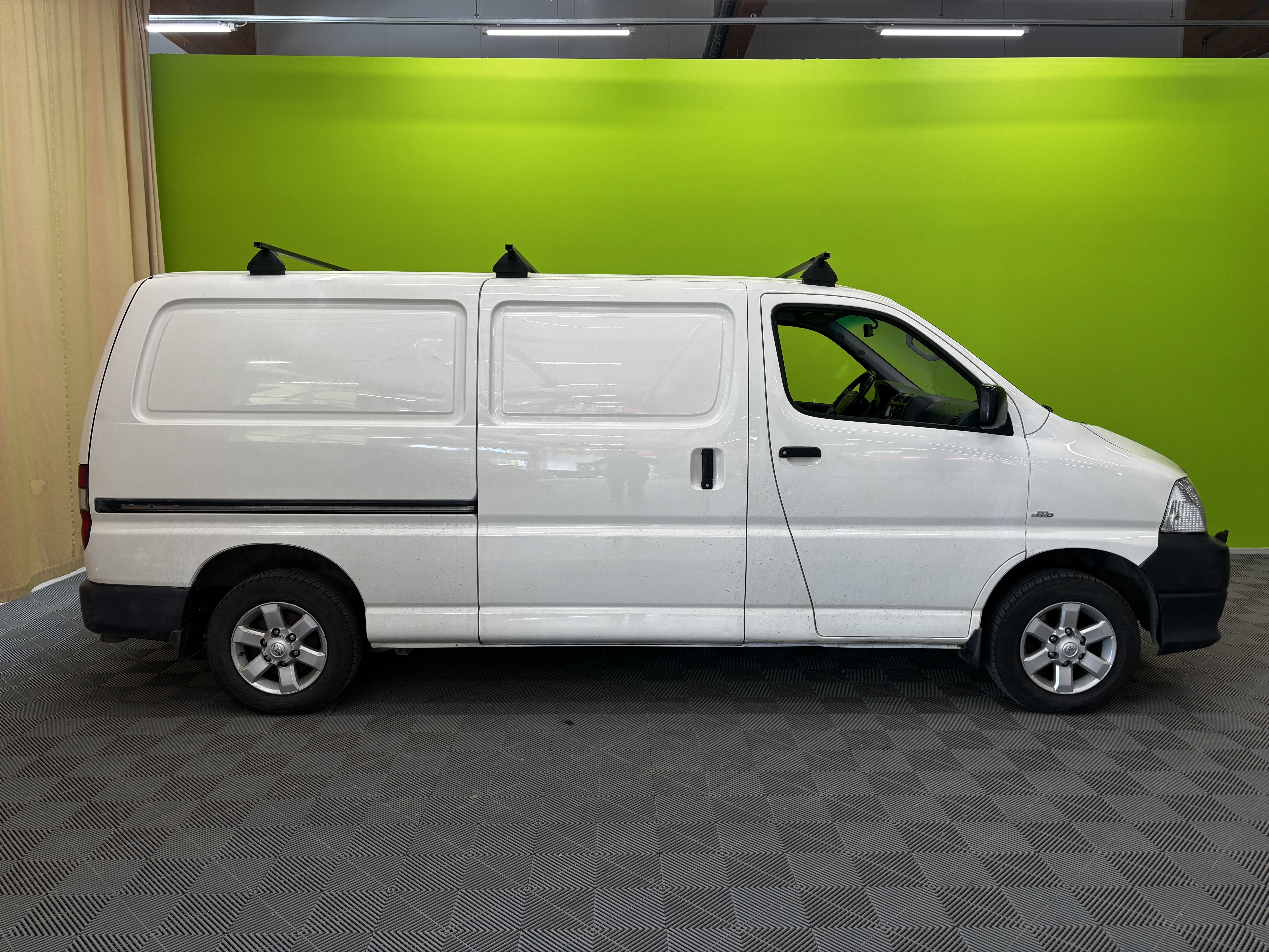 Toyota Hiace 2010