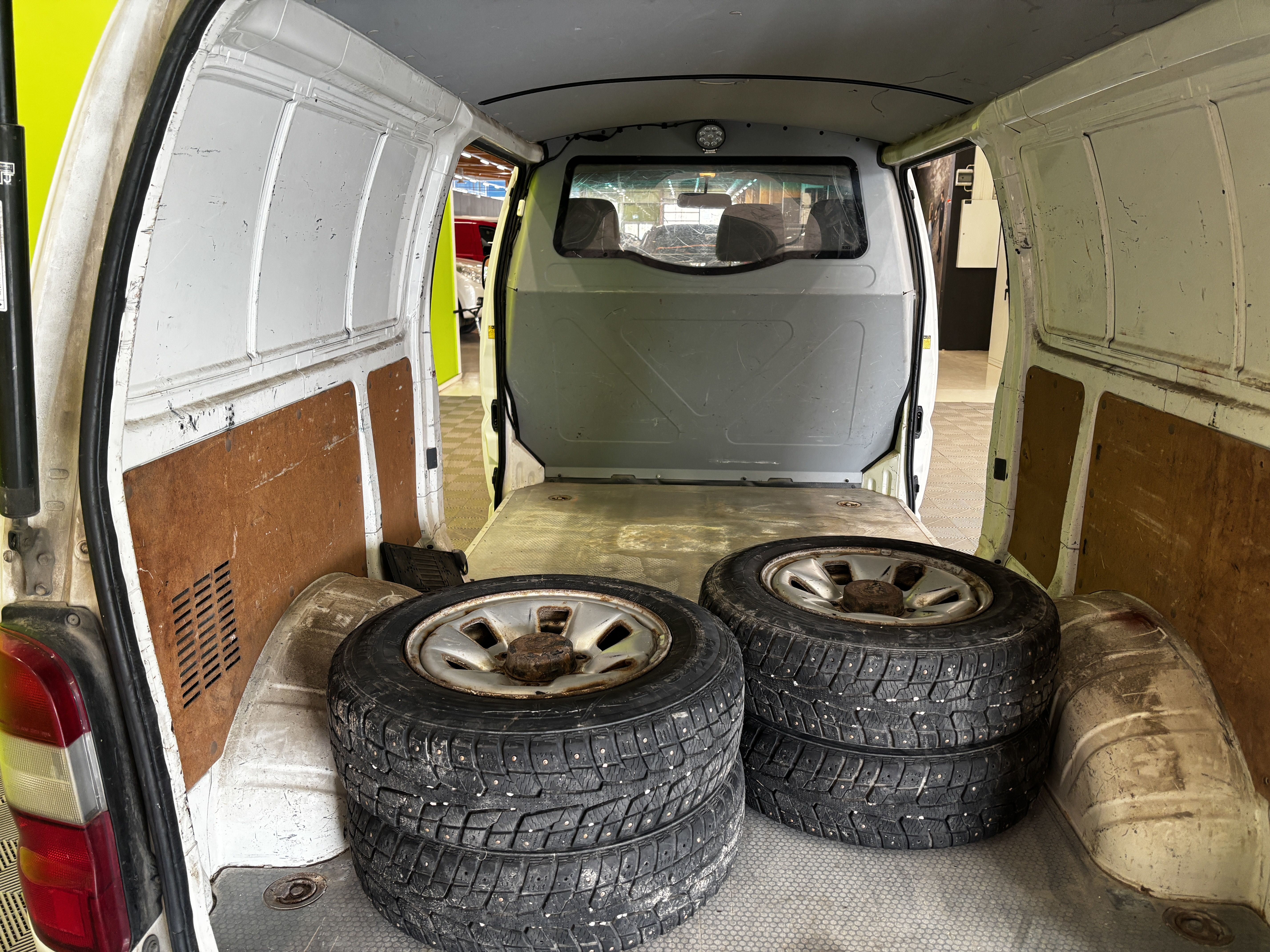 Toyota Hiace 2010
