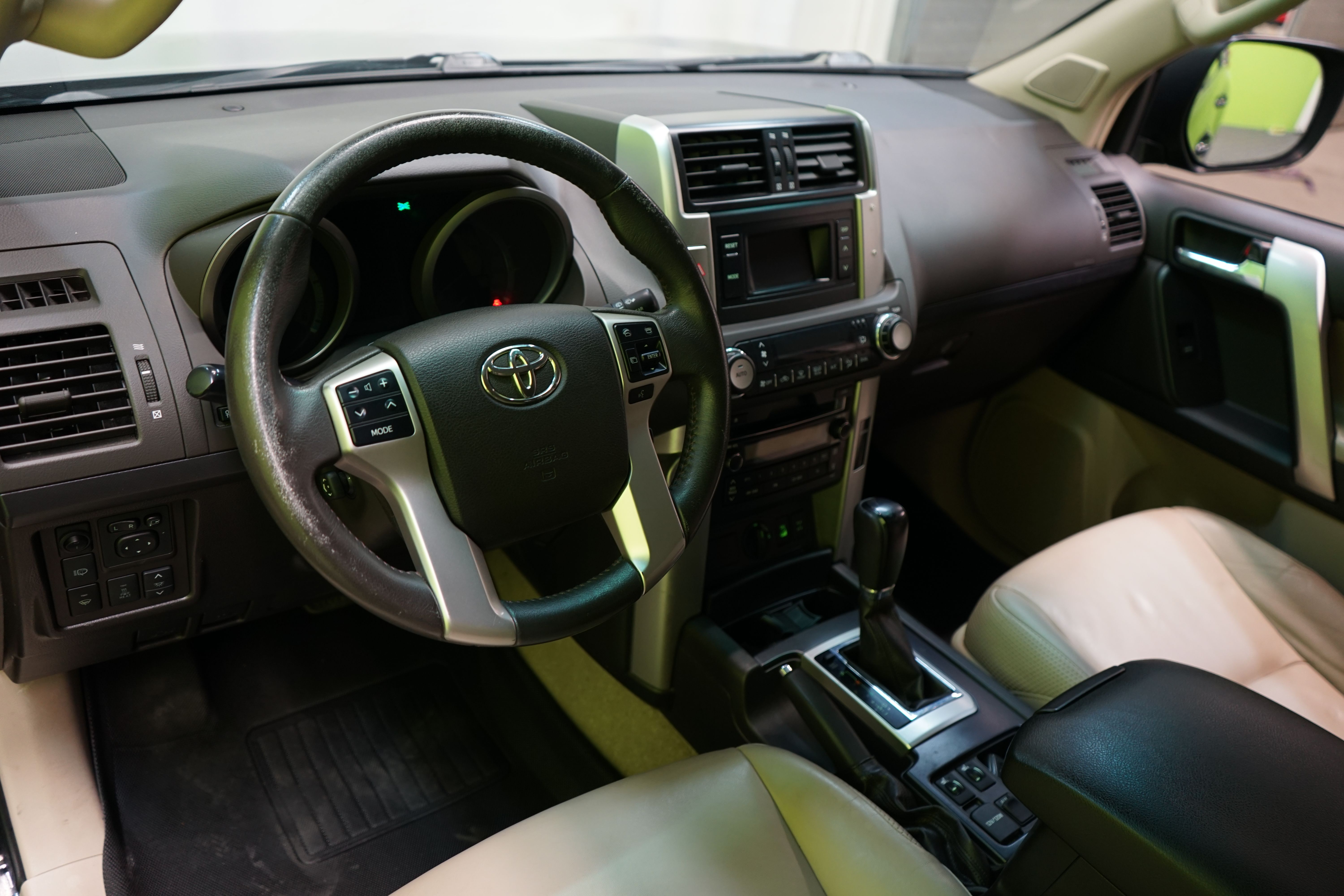 Toyota Land Cruiser 2012