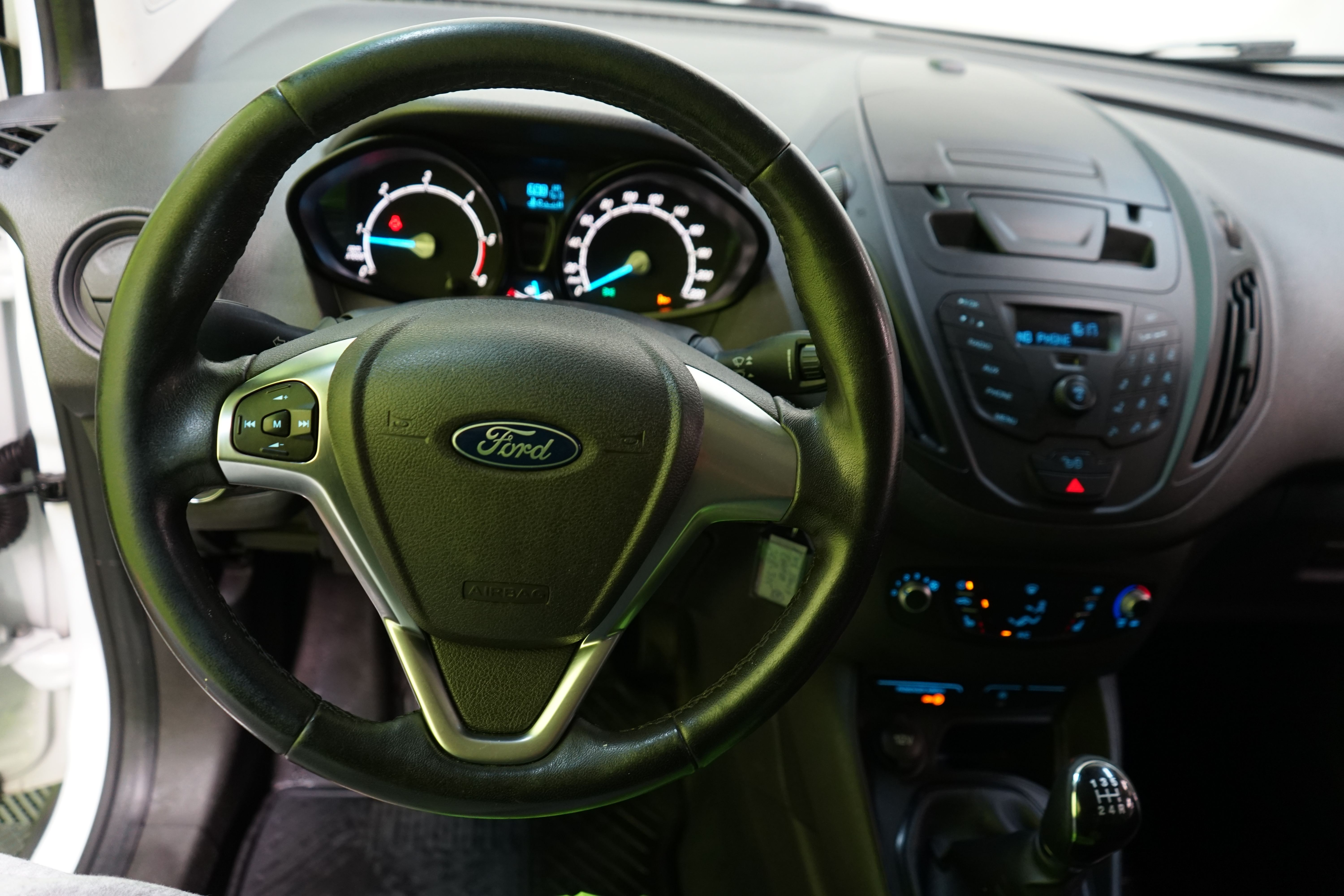 Ford Transit Courier 2016
