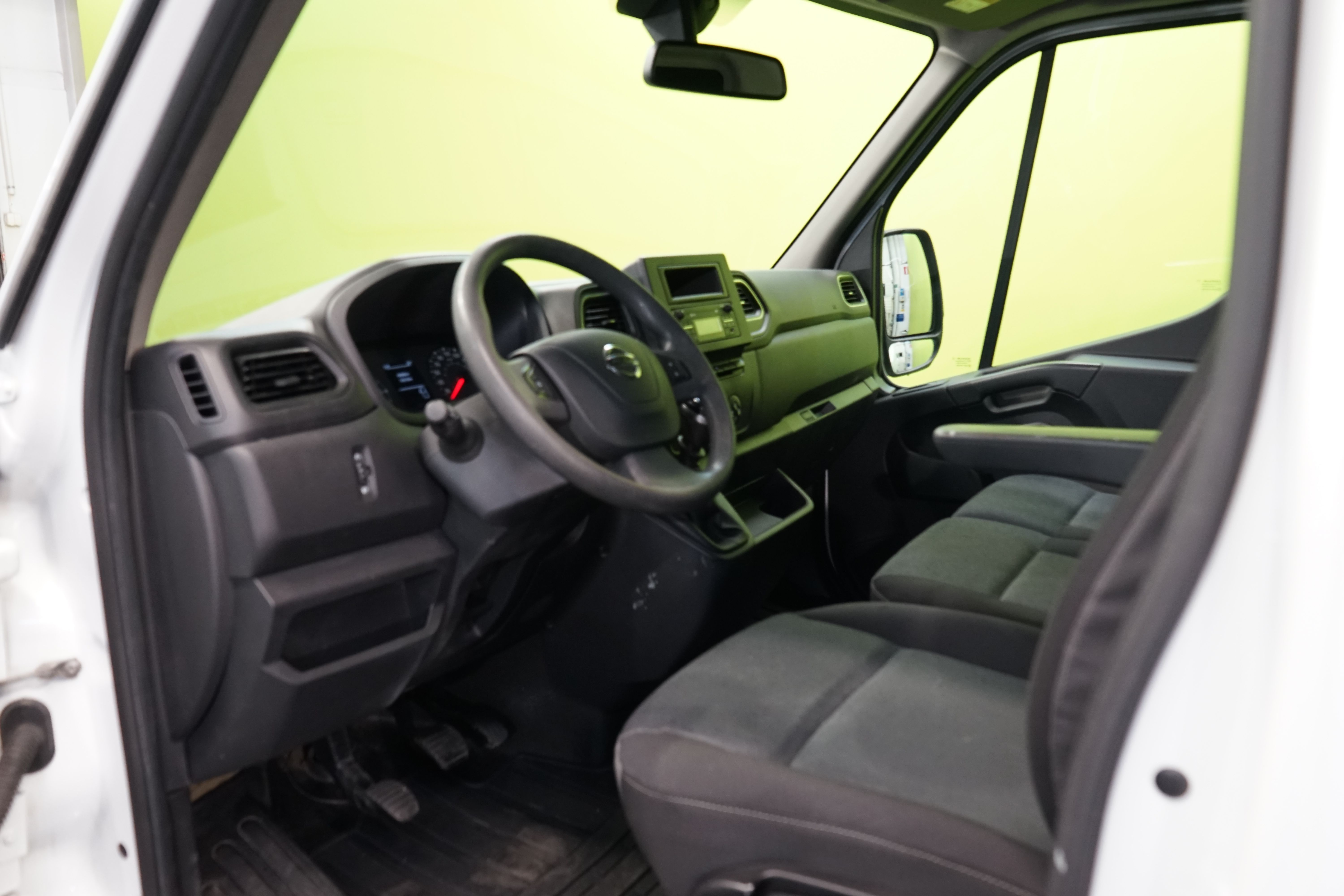 Nissan NV400 2021