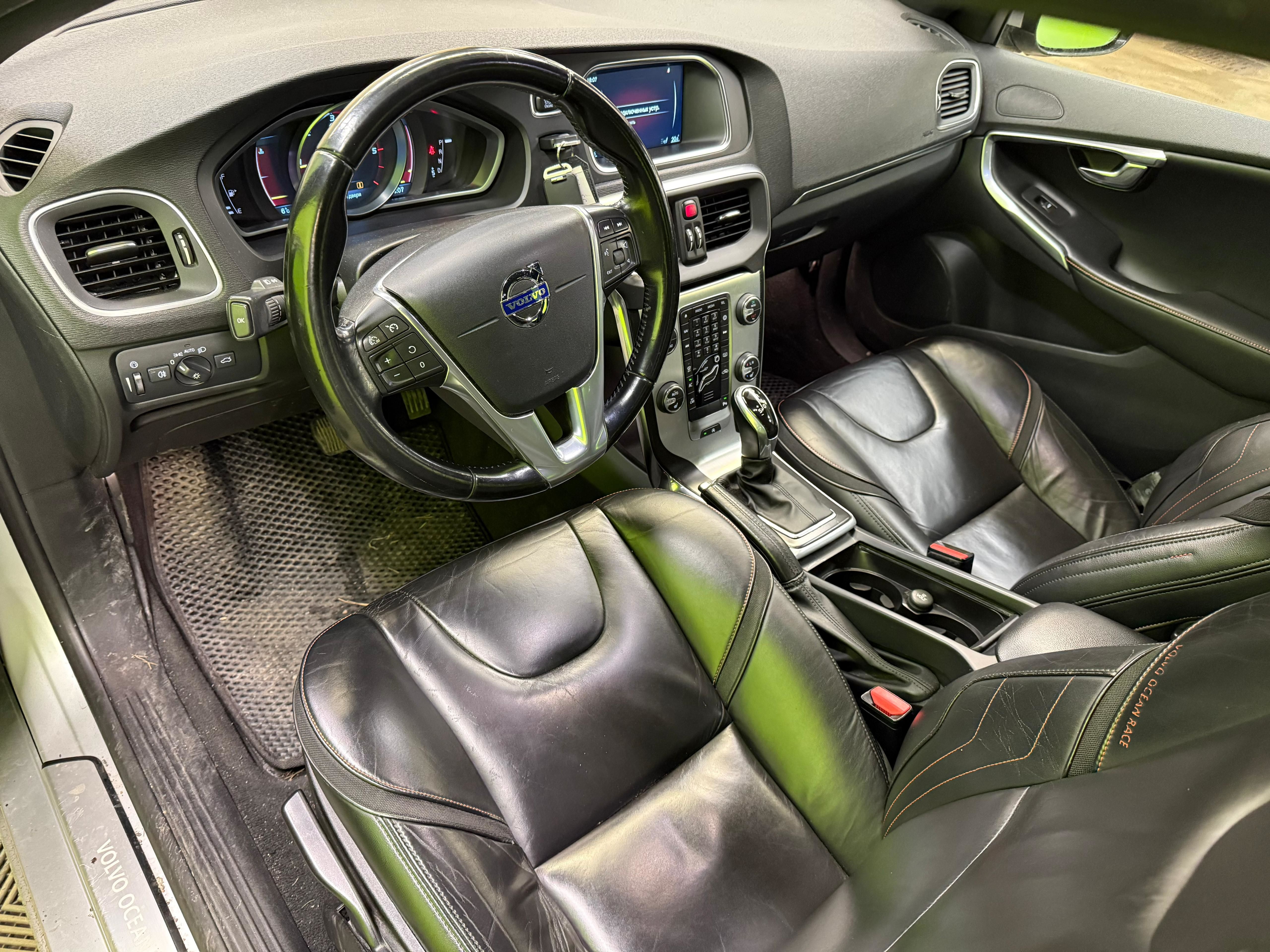 Volvo V40 2015