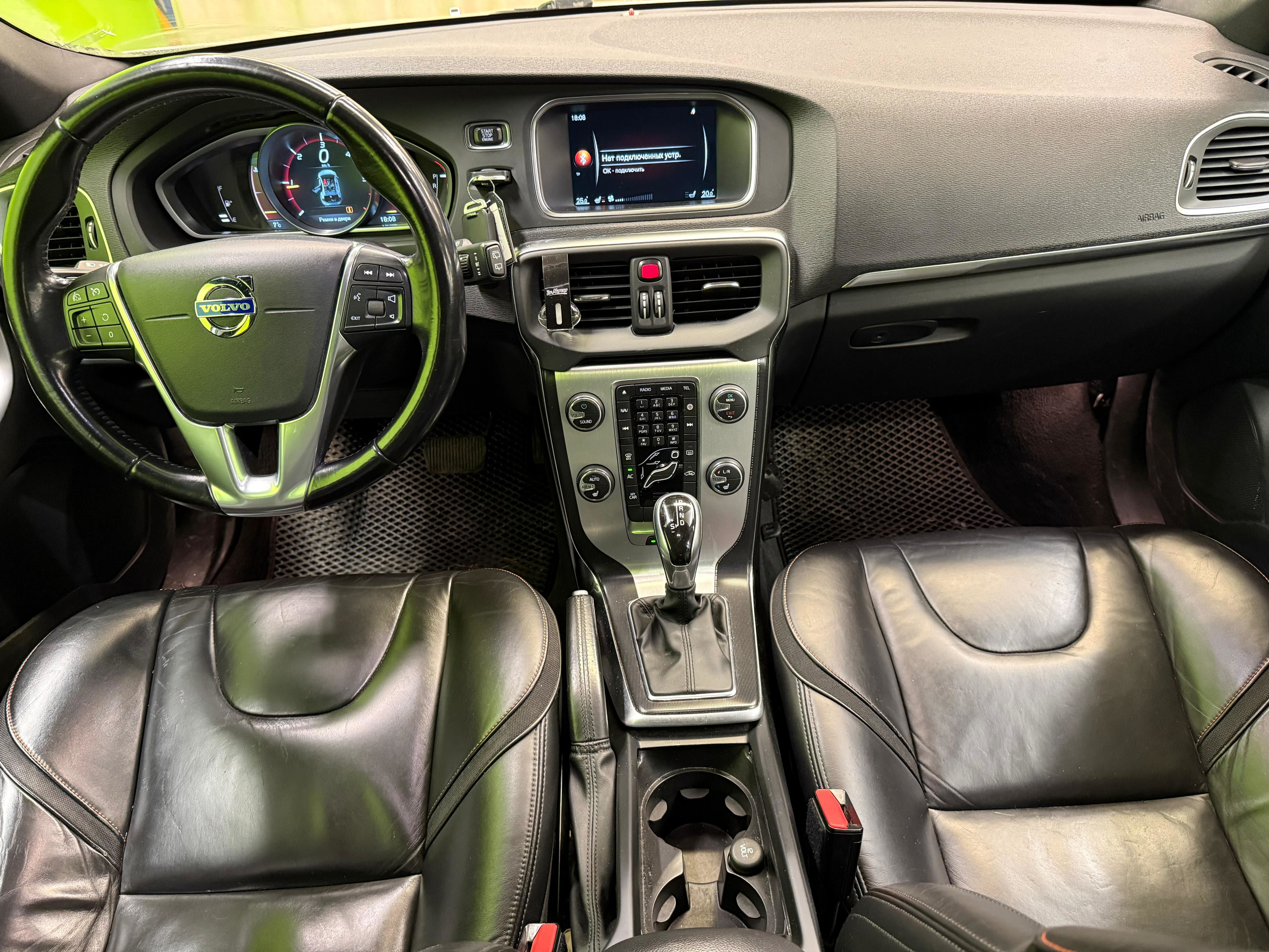 Volvo V40 2015
