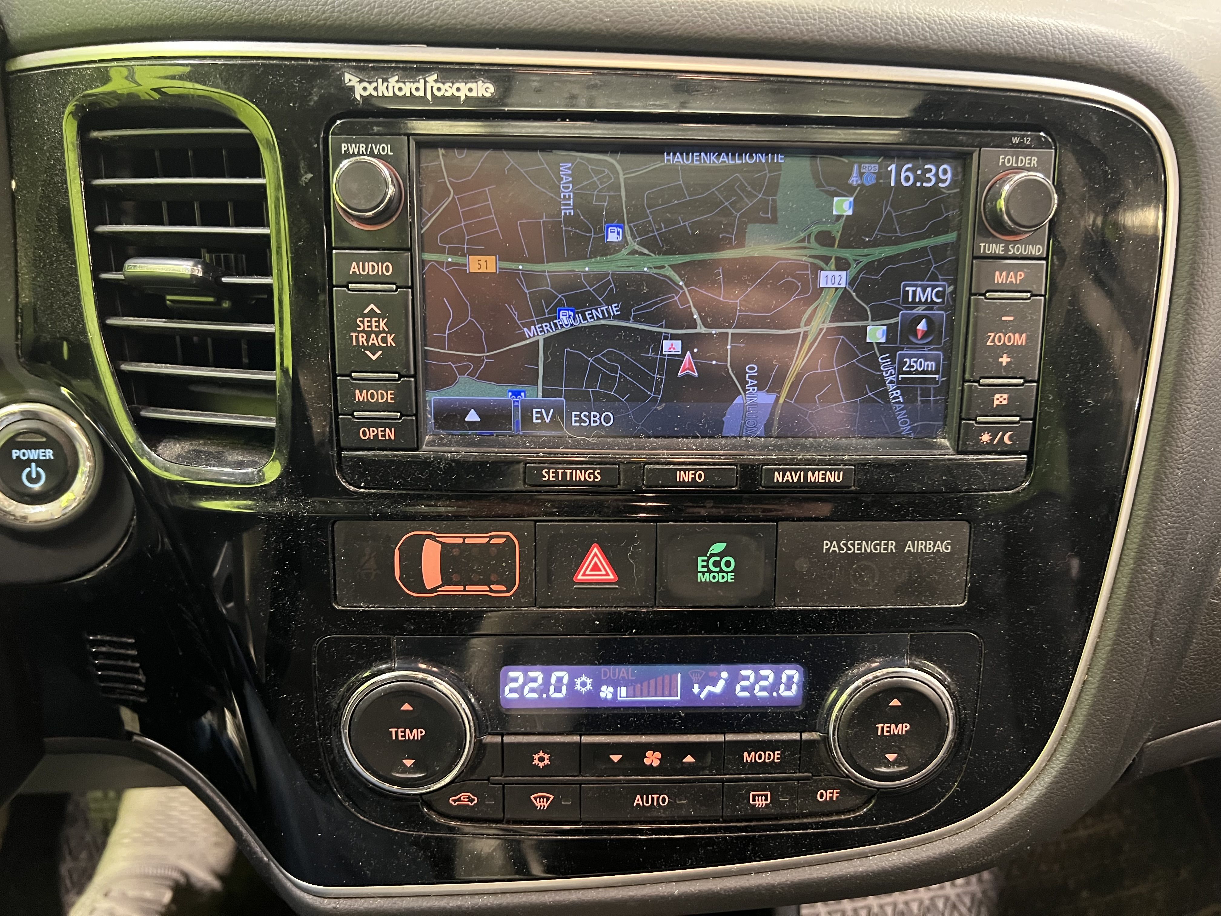 Mitsubishi Outlander PHEV 2014