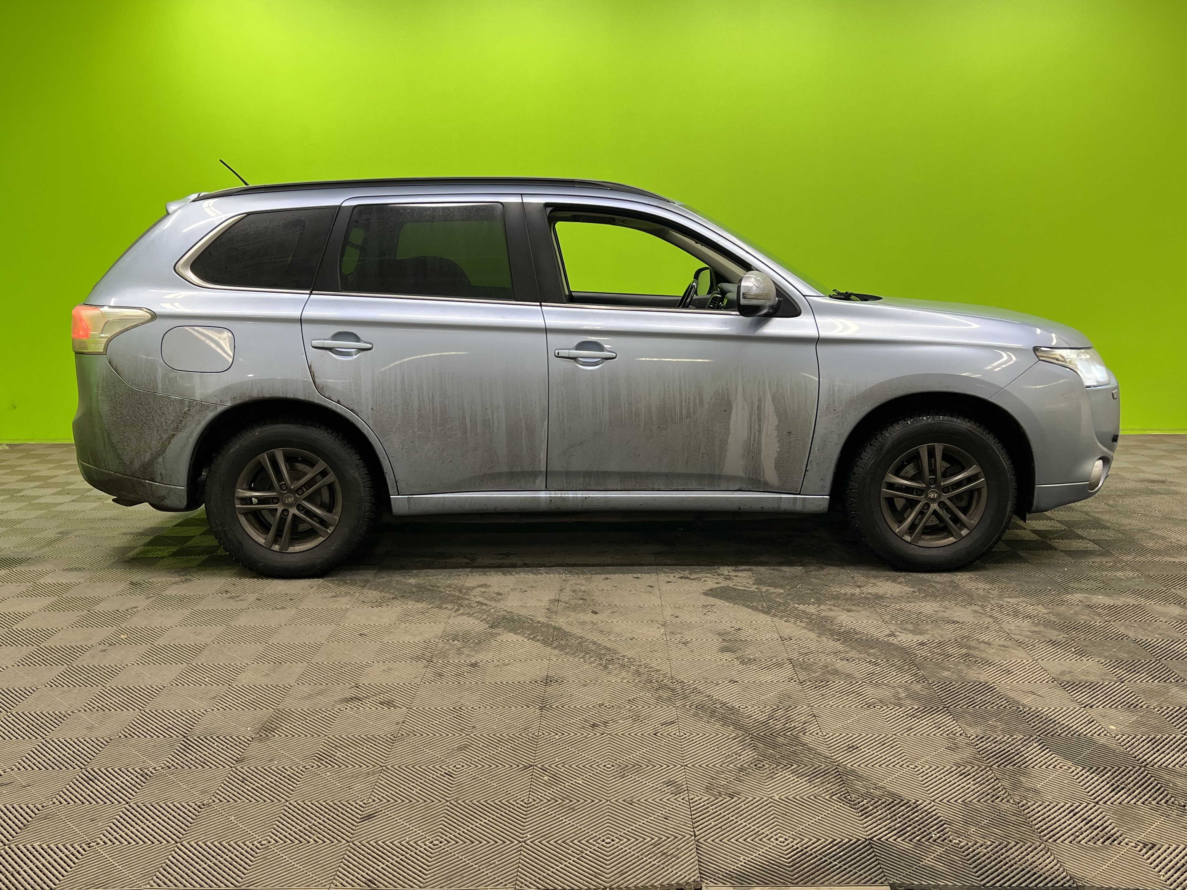 Mitsubishi Outlander PHEV 2014