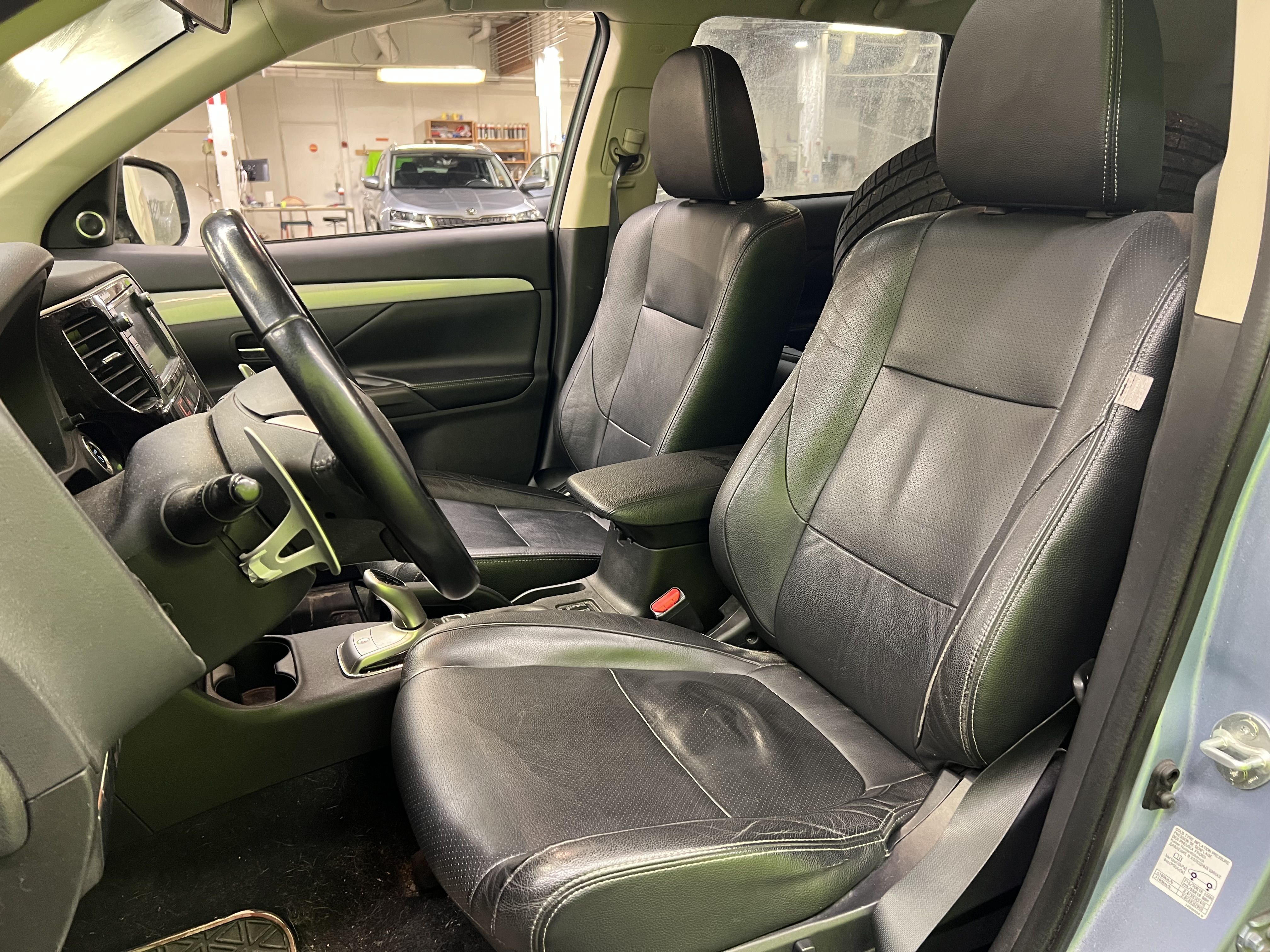 Mitsubishi Outlander PHEV 2014