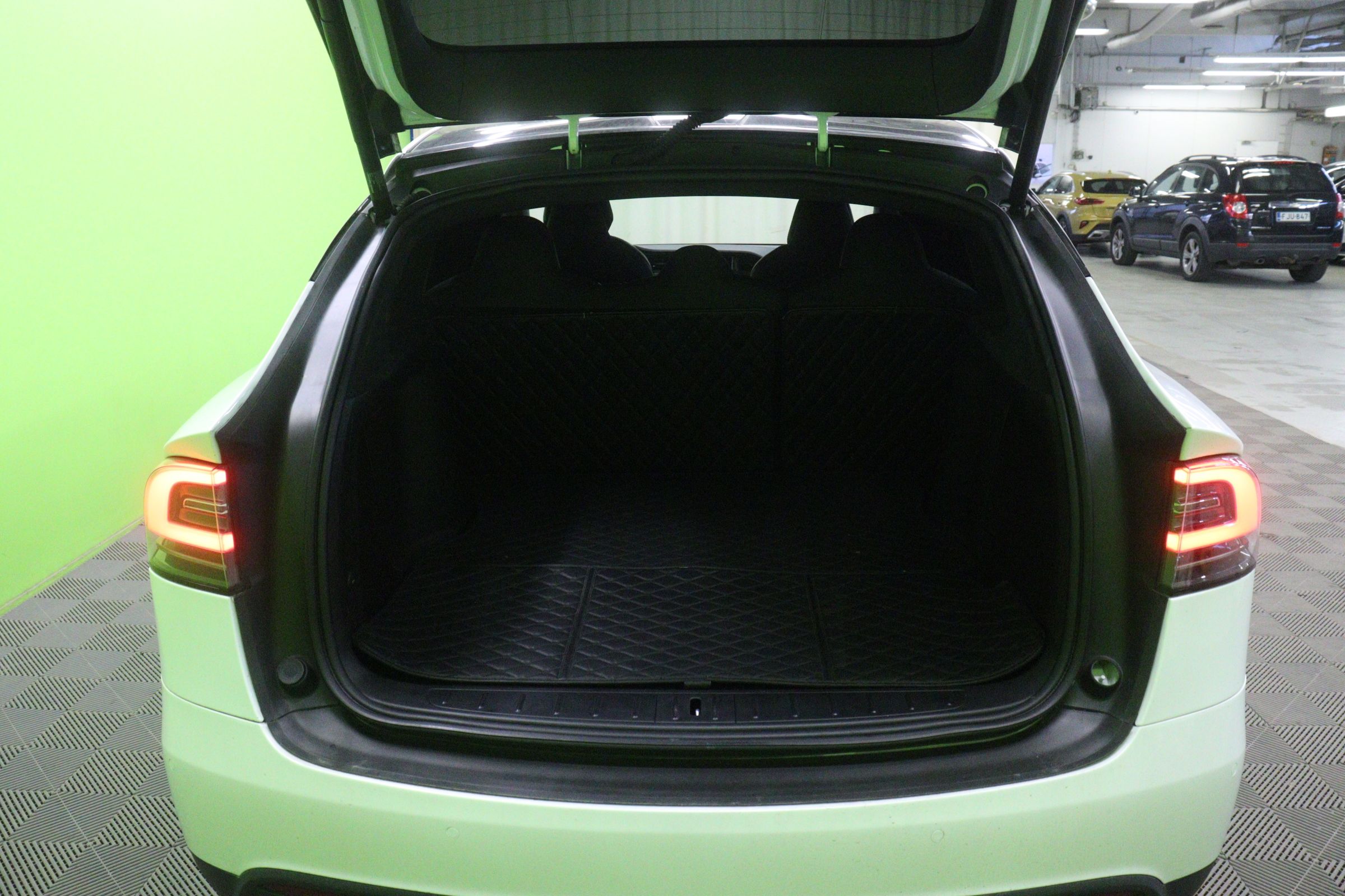 Tesla Model X 2020