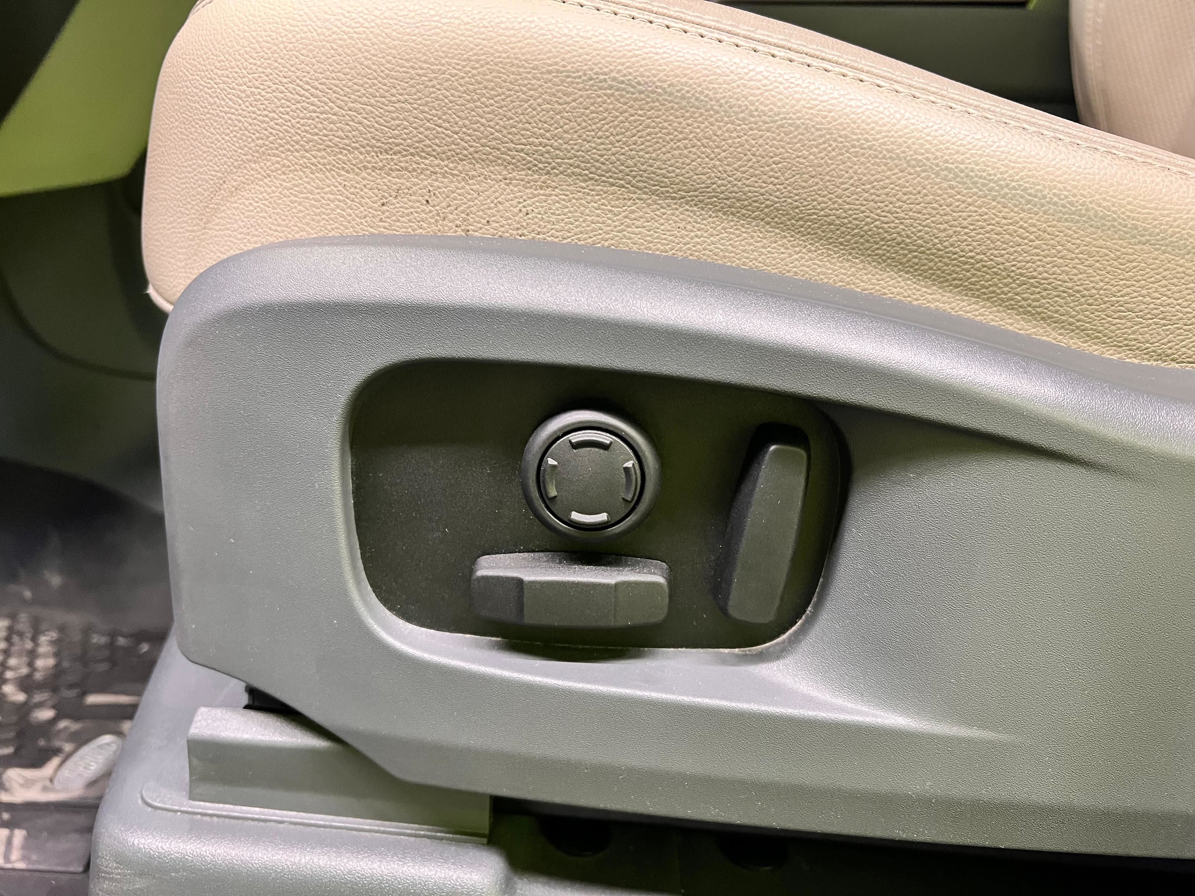 Land Rover Defender 2023