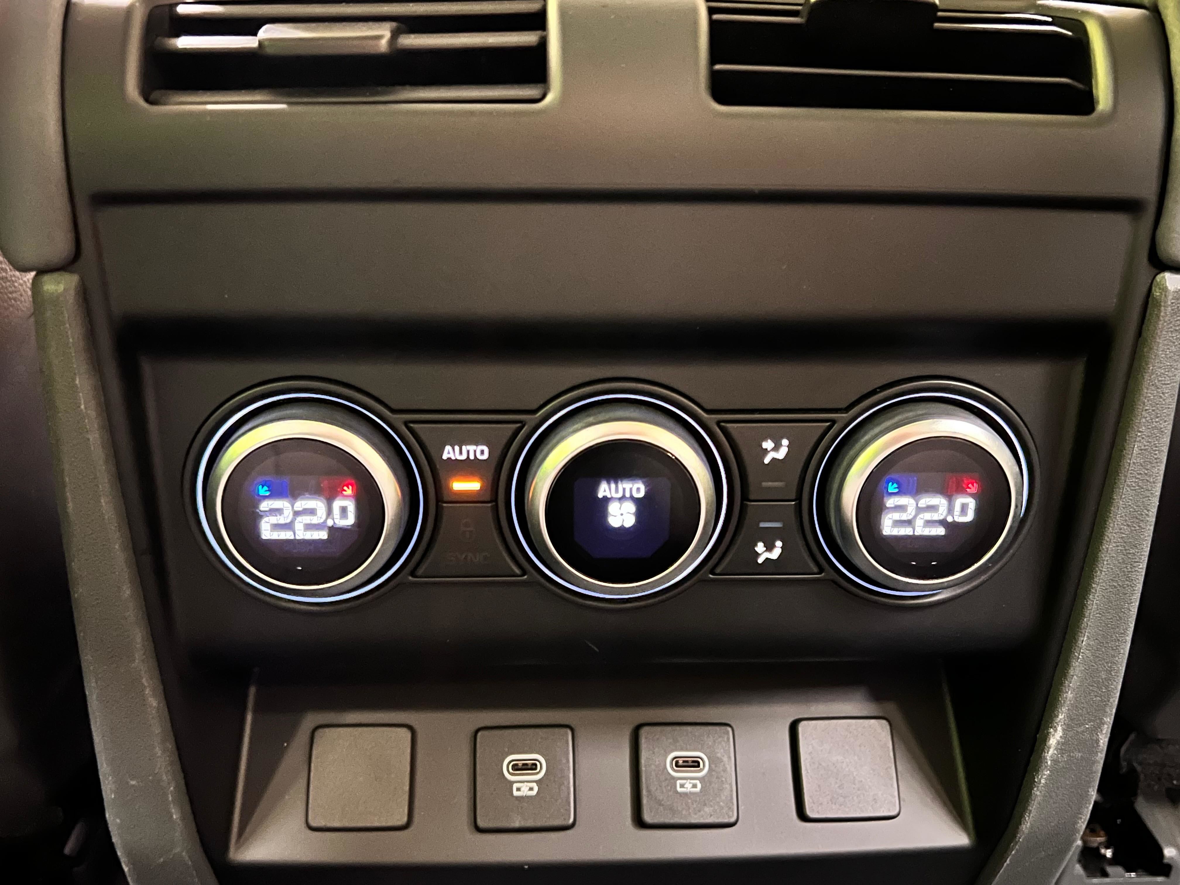 Land Rover Defender 2023