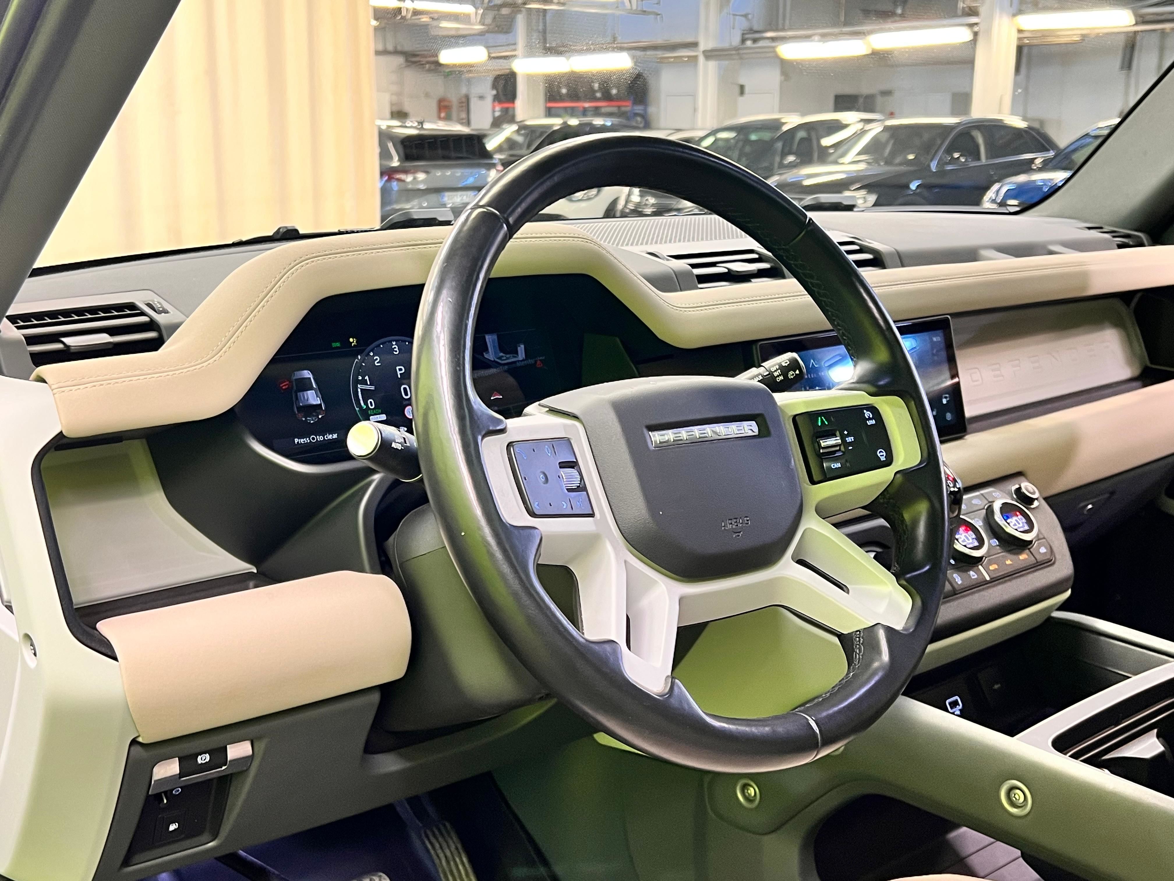 Land Rover Defender 2023