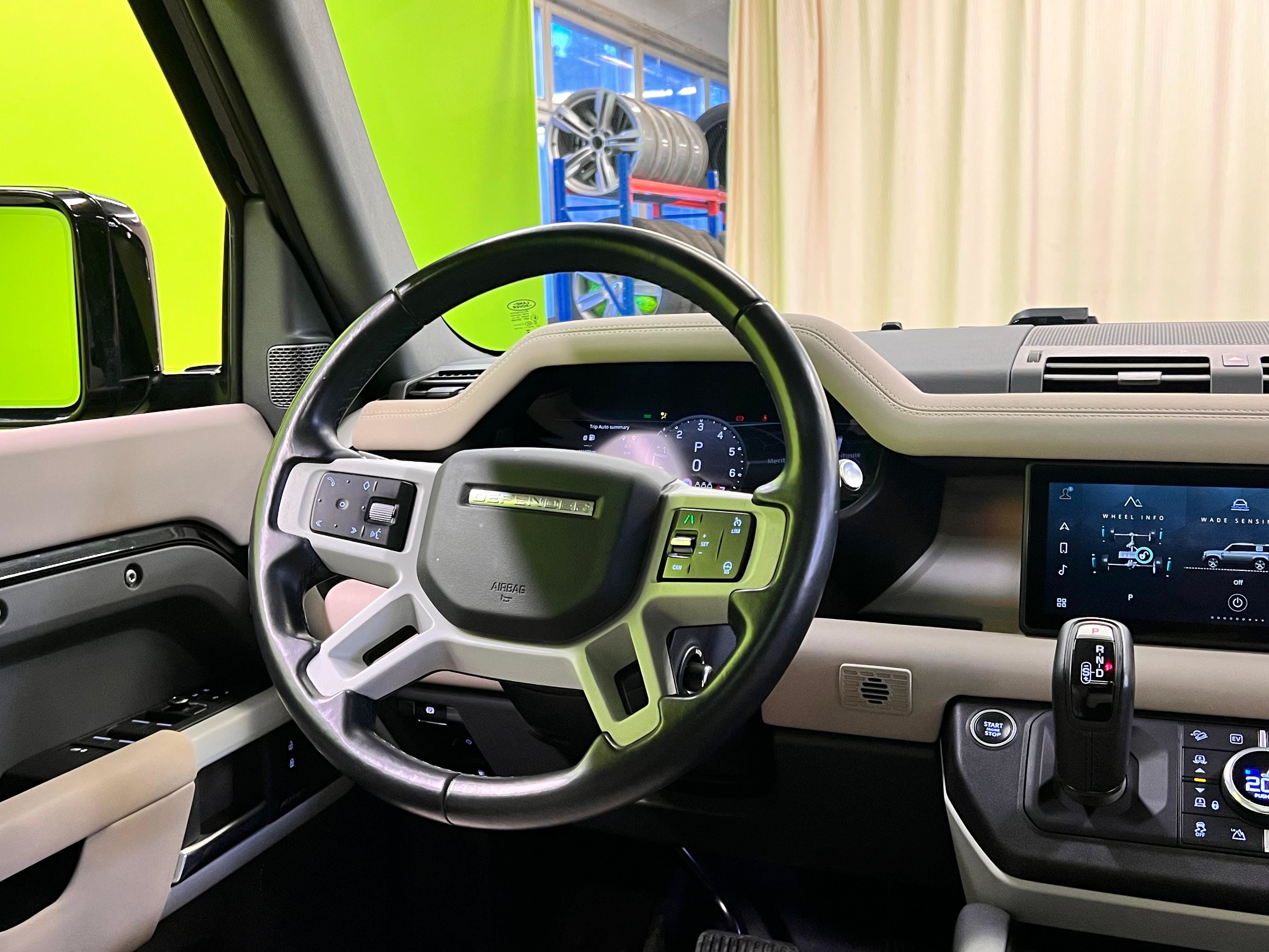 Land Rover Defender 2023